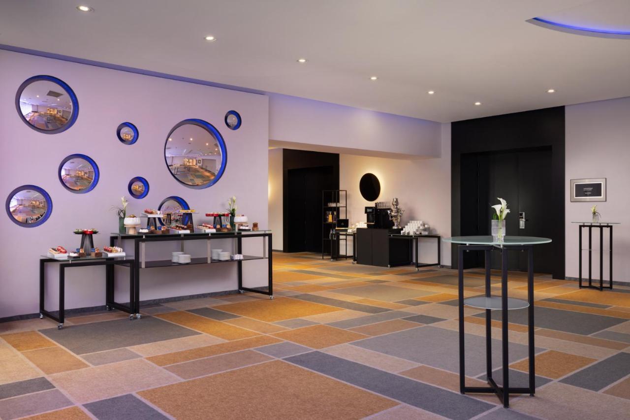 Sofitel Victoria Hotel
