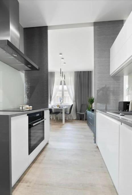Apartament Nowy Swiat 60 - 170 M Do Metra - Prywatne Mieszkanie W Centrum Warszawy - Better *