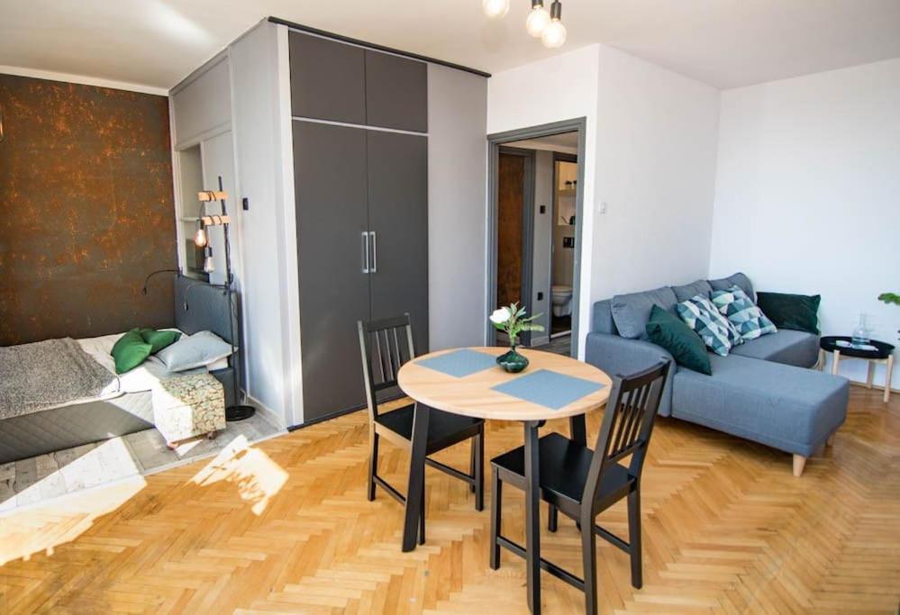 Bright 7th Floor With Balcony & View Apartment Warsaw