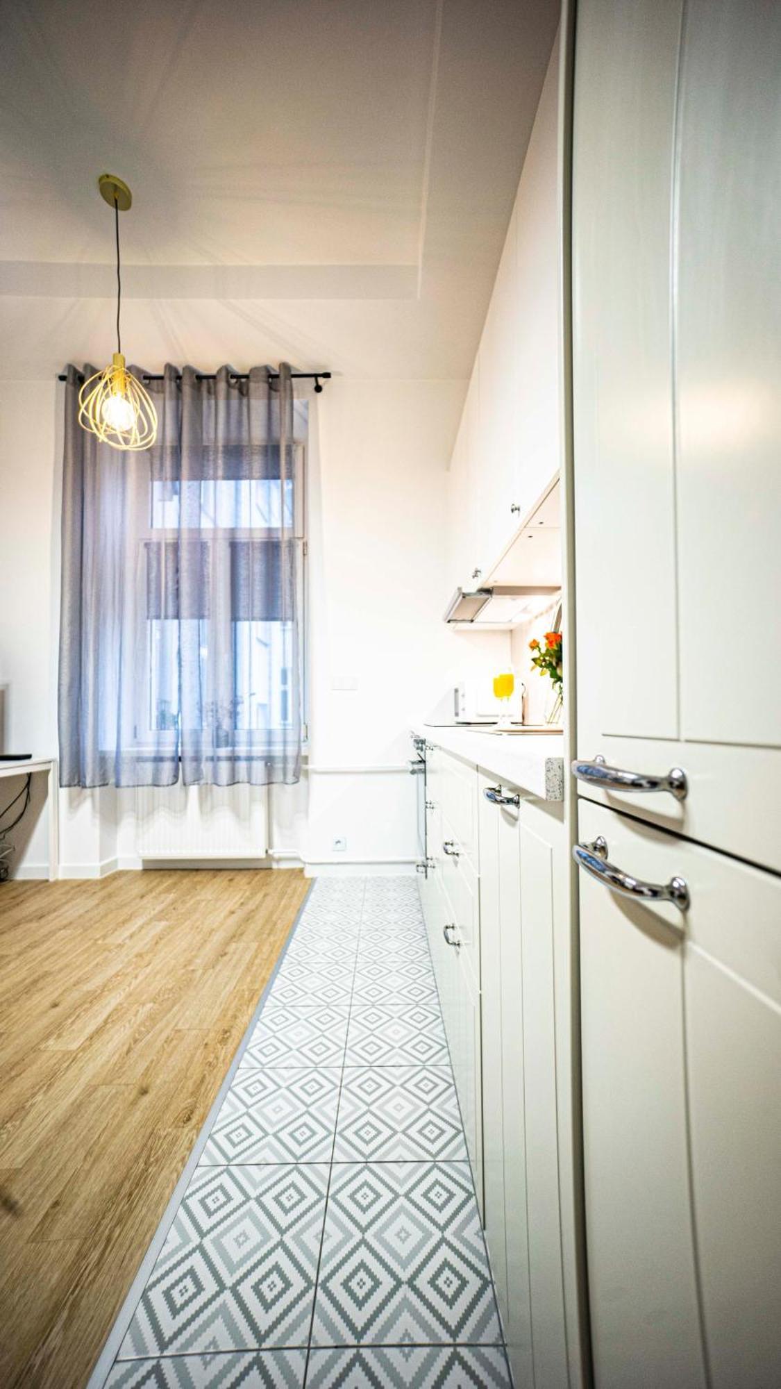 Căn hộ Spacious With 3 Meter Ceilings, Powisle, The Old Town Warsaw