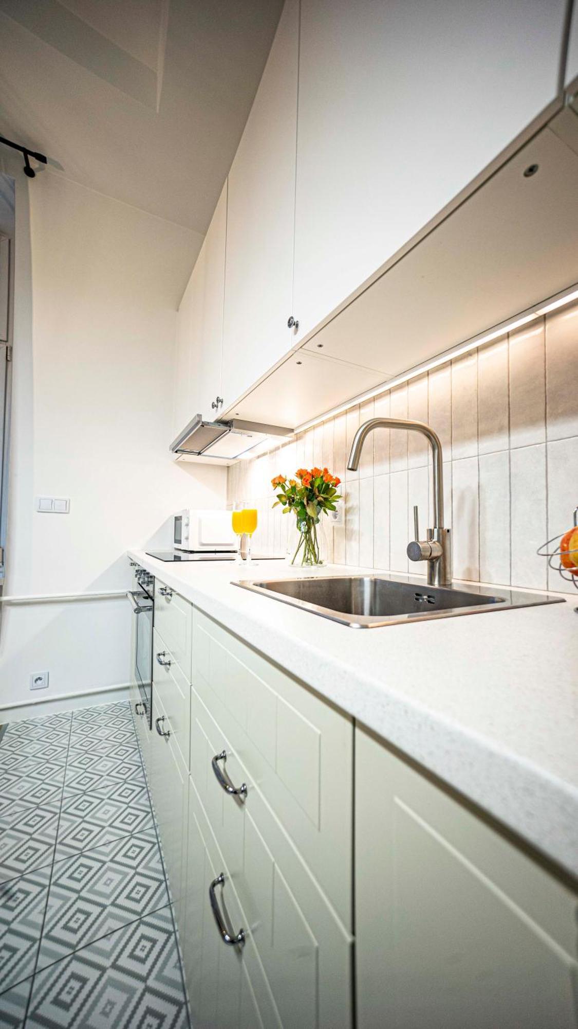Spacious With 3 Meter Ceilings, Powisle, The Old Town Warsaw