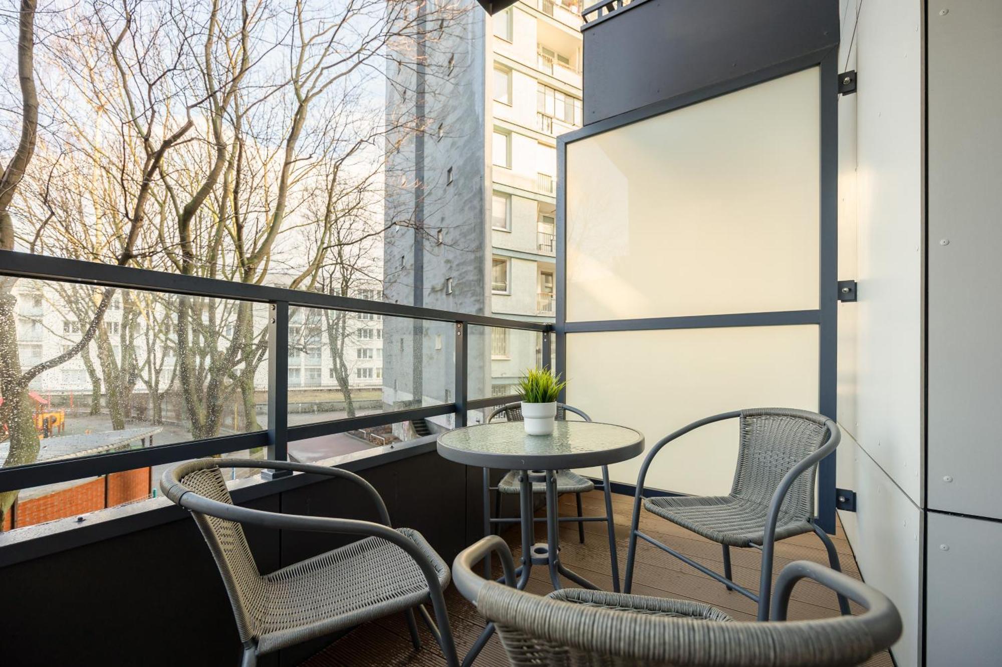 Srodmiescie Muranow With Parking By Renters Warsaw
