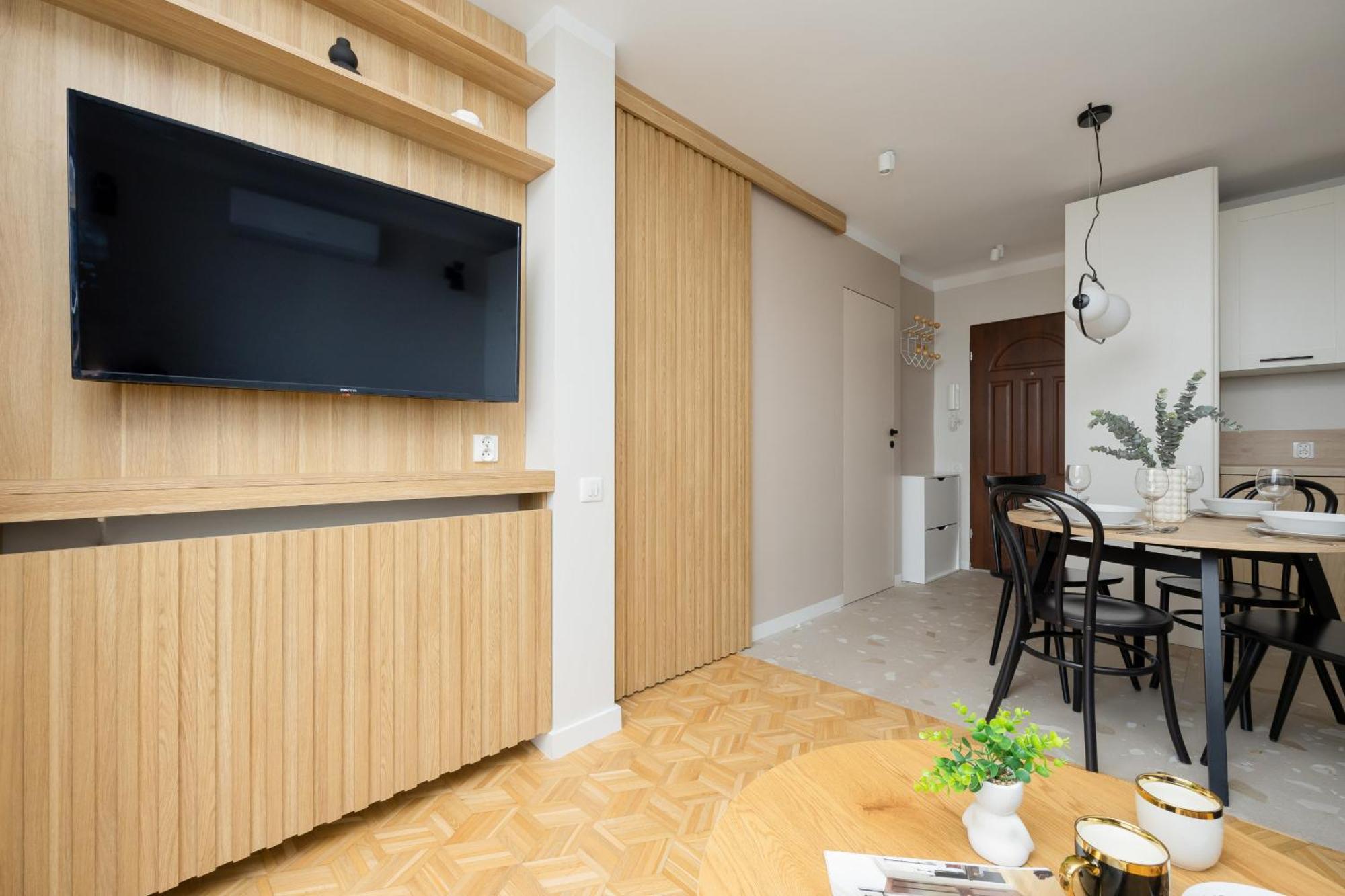 Charming Marszalkowska In The Centre Of By Renters Apartment