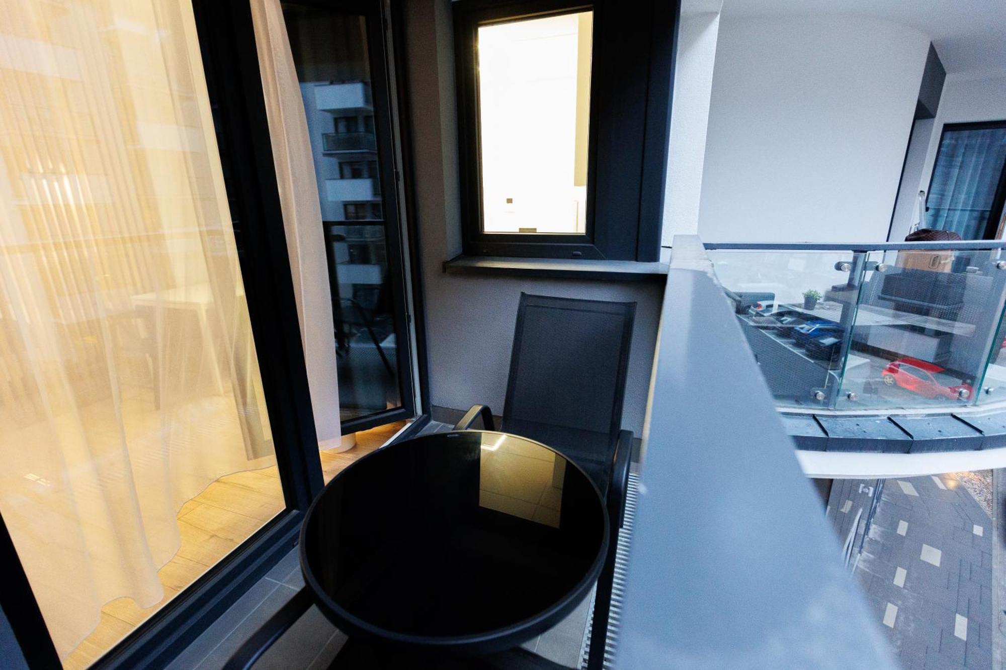 Petrovdom Apartment In Warsaw, Rc Bliska Wola Tower Apartment *