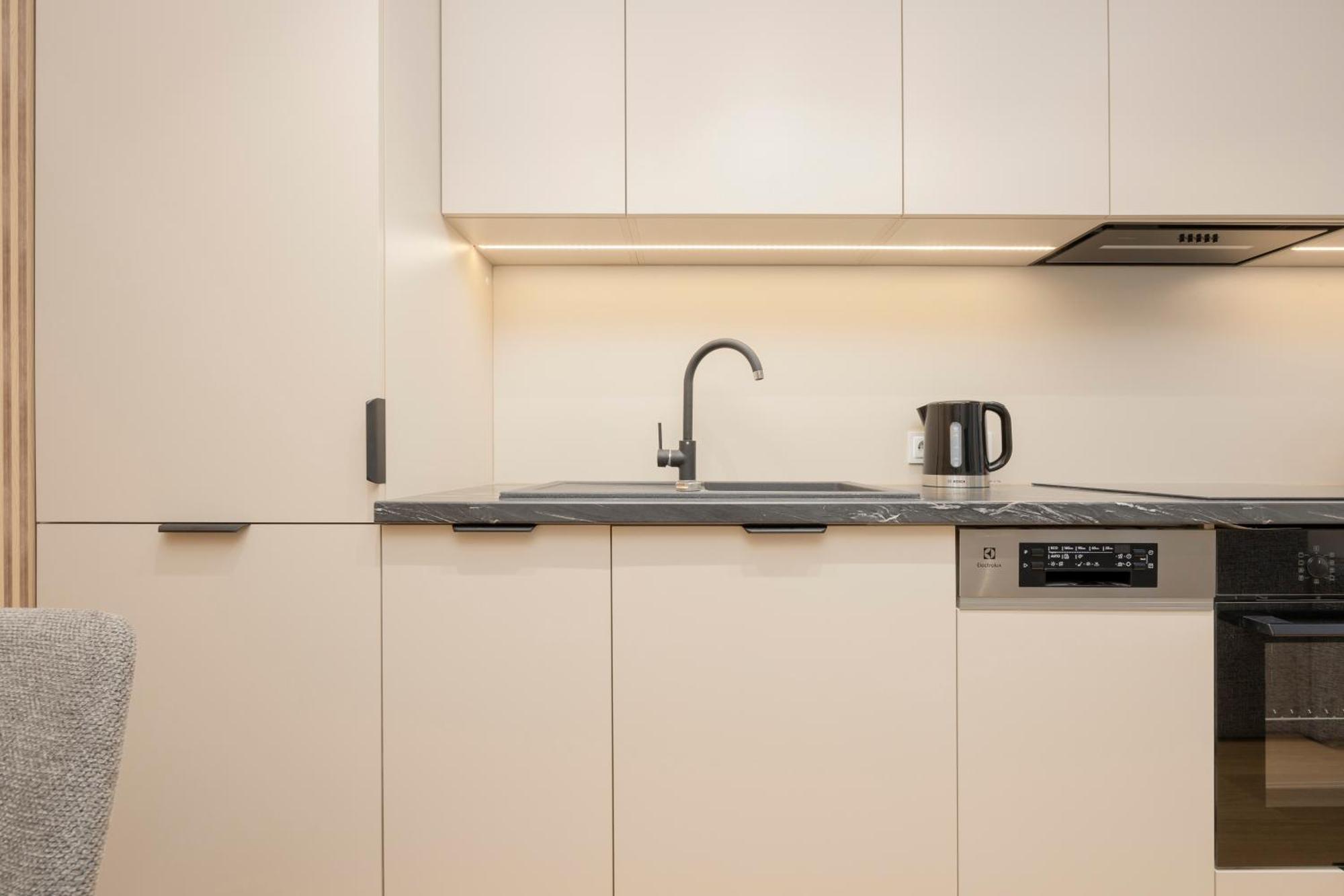 Apartment Comfortable Wola & Balcony By Renters