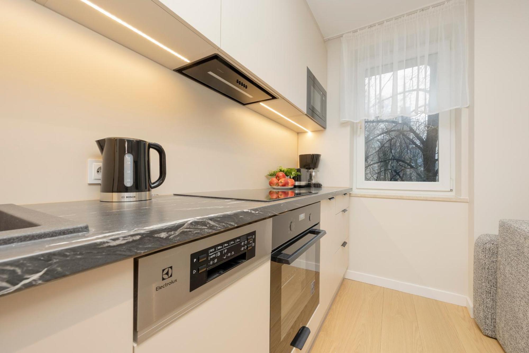 Apartment Comfortable Wola & Balcony By Renters *
