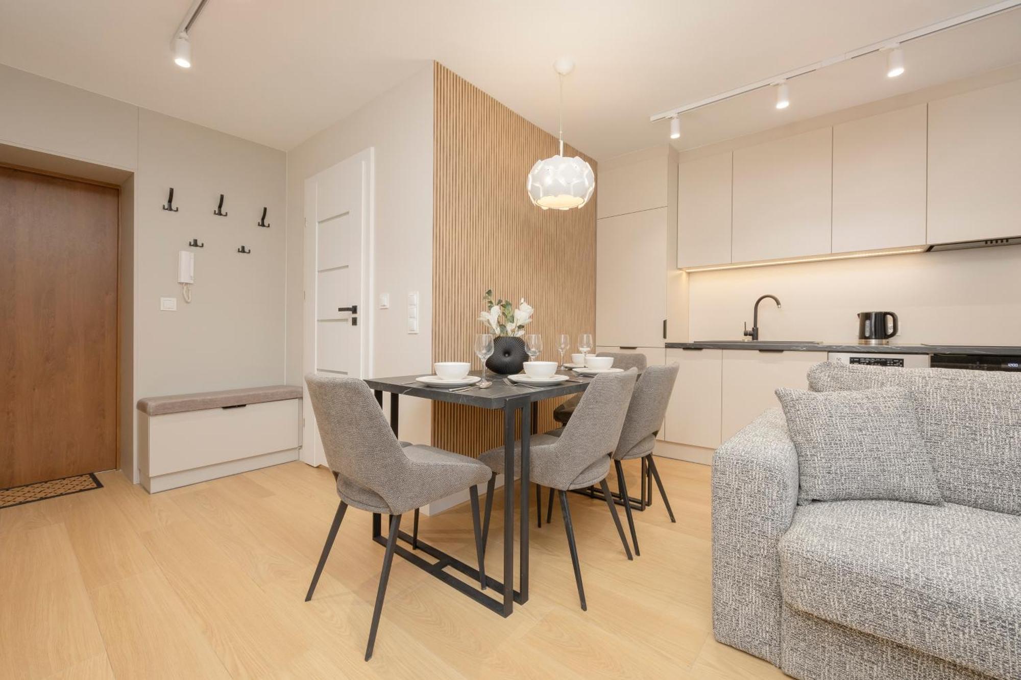 Comfortable Wola & Balcony By Renters