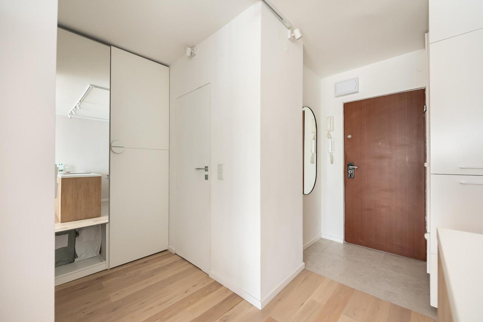 Metro Swietokrzyska Chic Apartment Warsaw