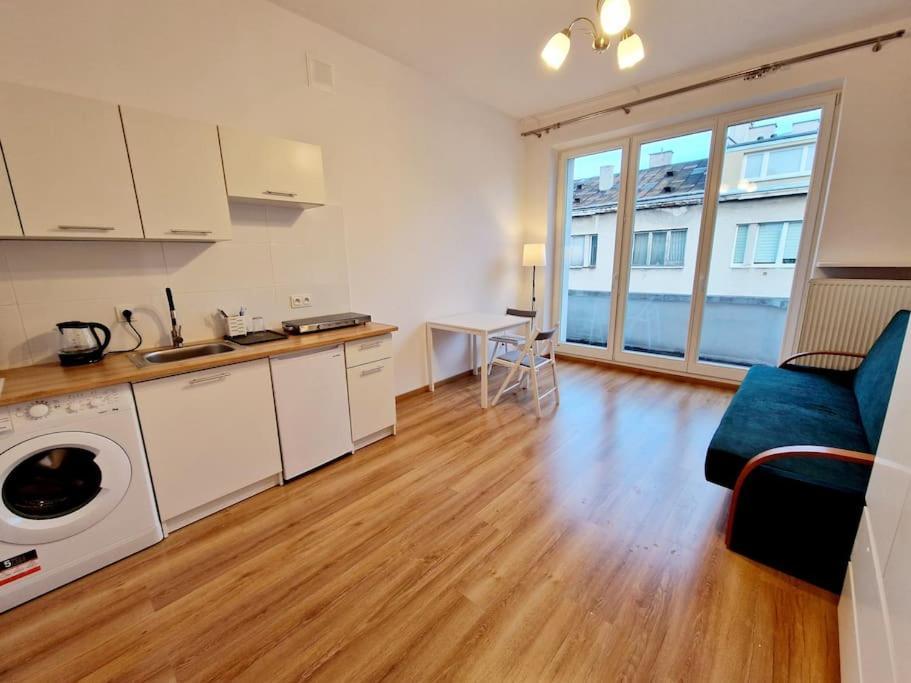 Apartment Ladna Kawalerka Srodmiescie, Szybkie Wi - Fi. Warsaw