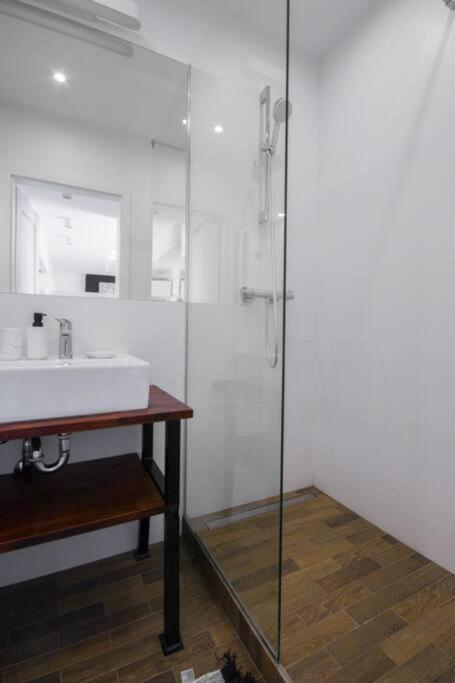 1-bedroom Noakowskiego With View By Ecru Wwa55 Apartment
