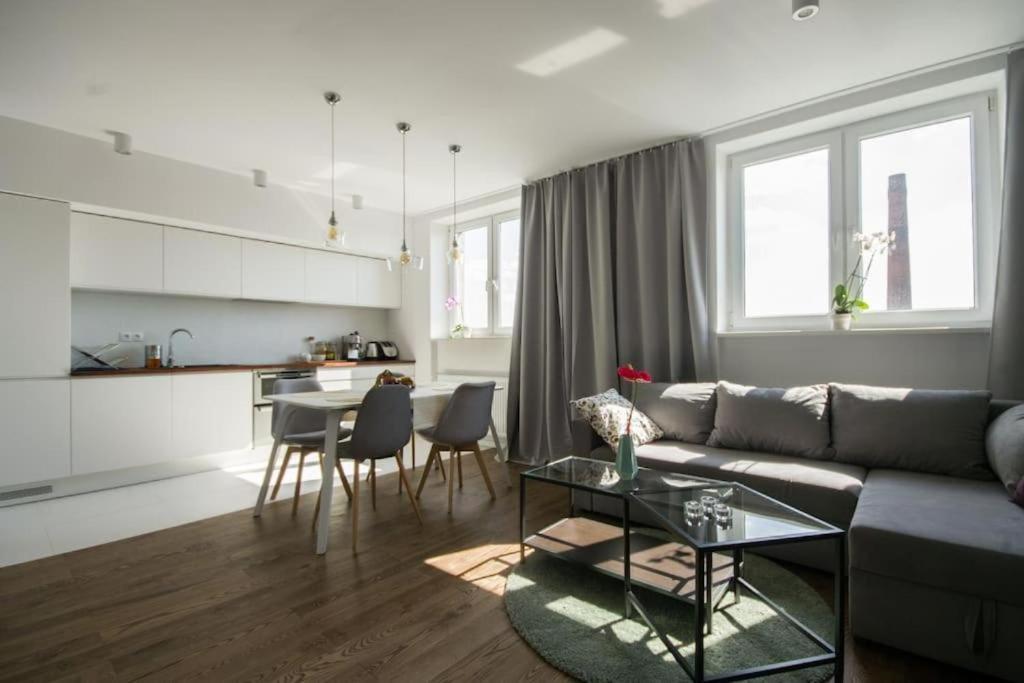 Apartment 1-bedroom Noakowskiego With View By Ecru Wwa55 *