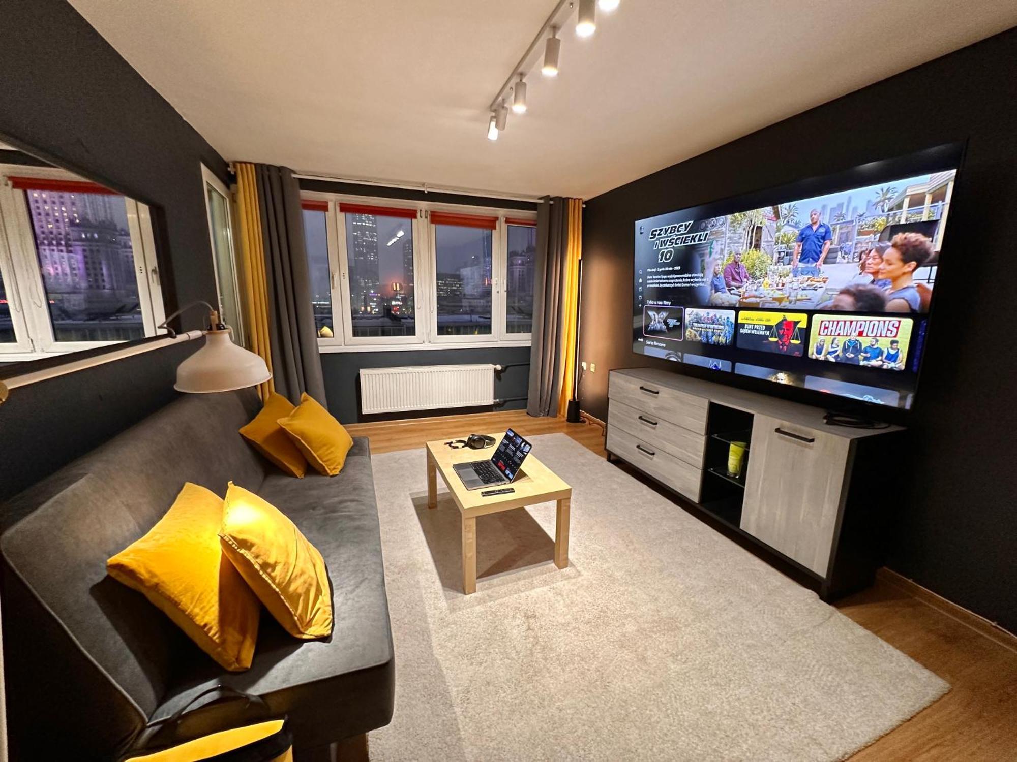 View 3 Fast Wifi 1gbs 85'tv Amazontv Hbo Disney+ * Warsaw