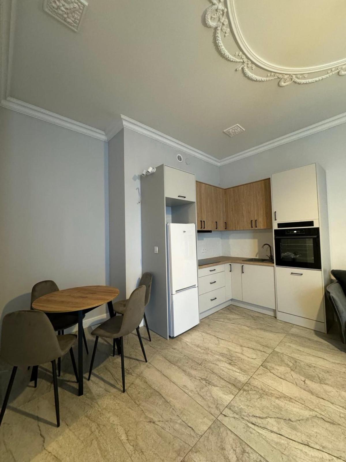 Nowogrodzka 6a 17 * Warszawa