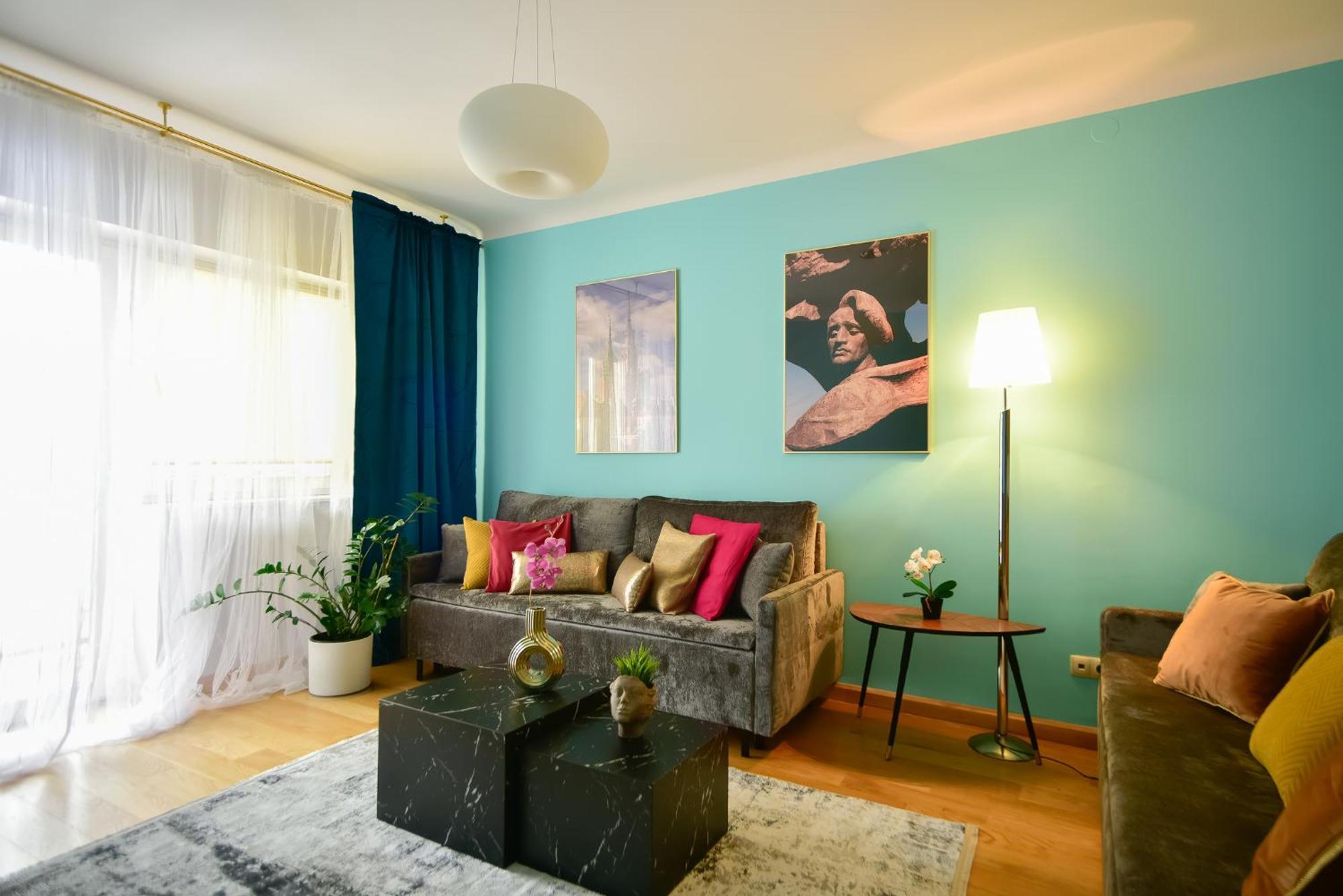 Pol In Apartment *