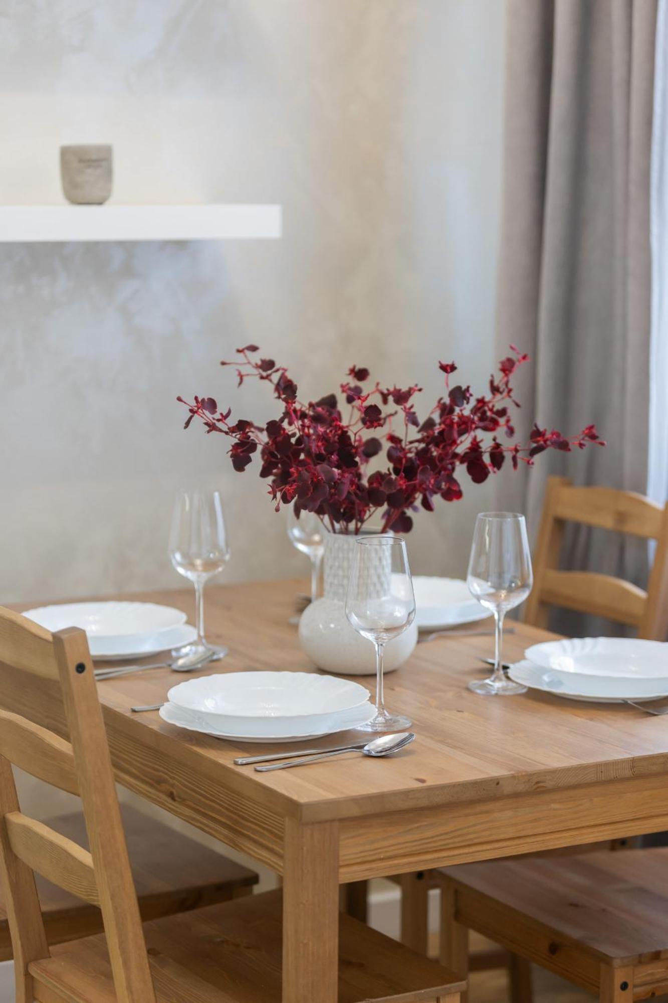 Apartament One-bedroom With Two Balconies In By Renters *