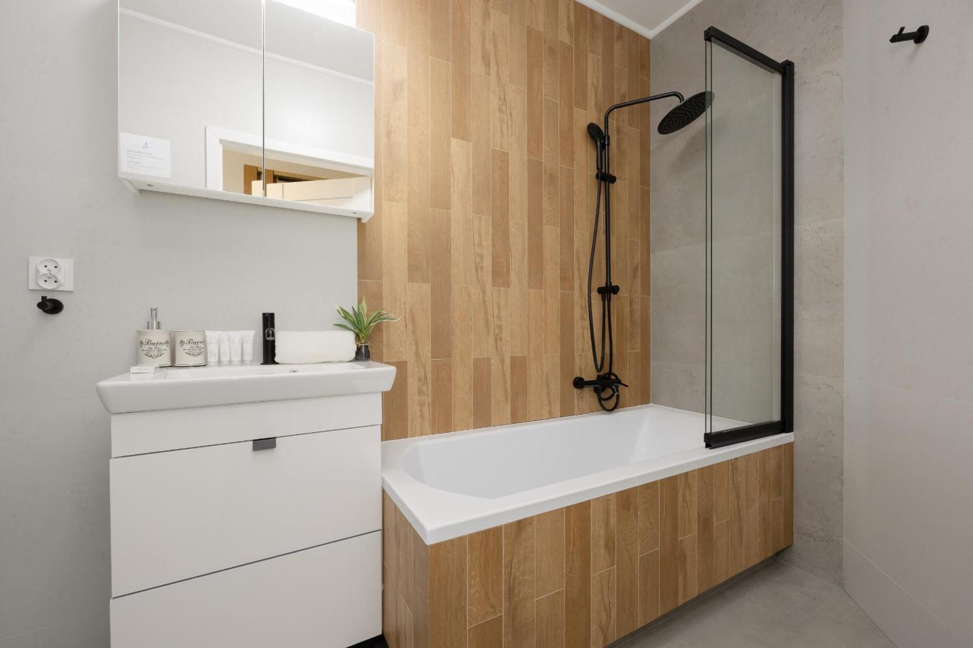 One-bedroom With Two Balconies In By Renters Apartament