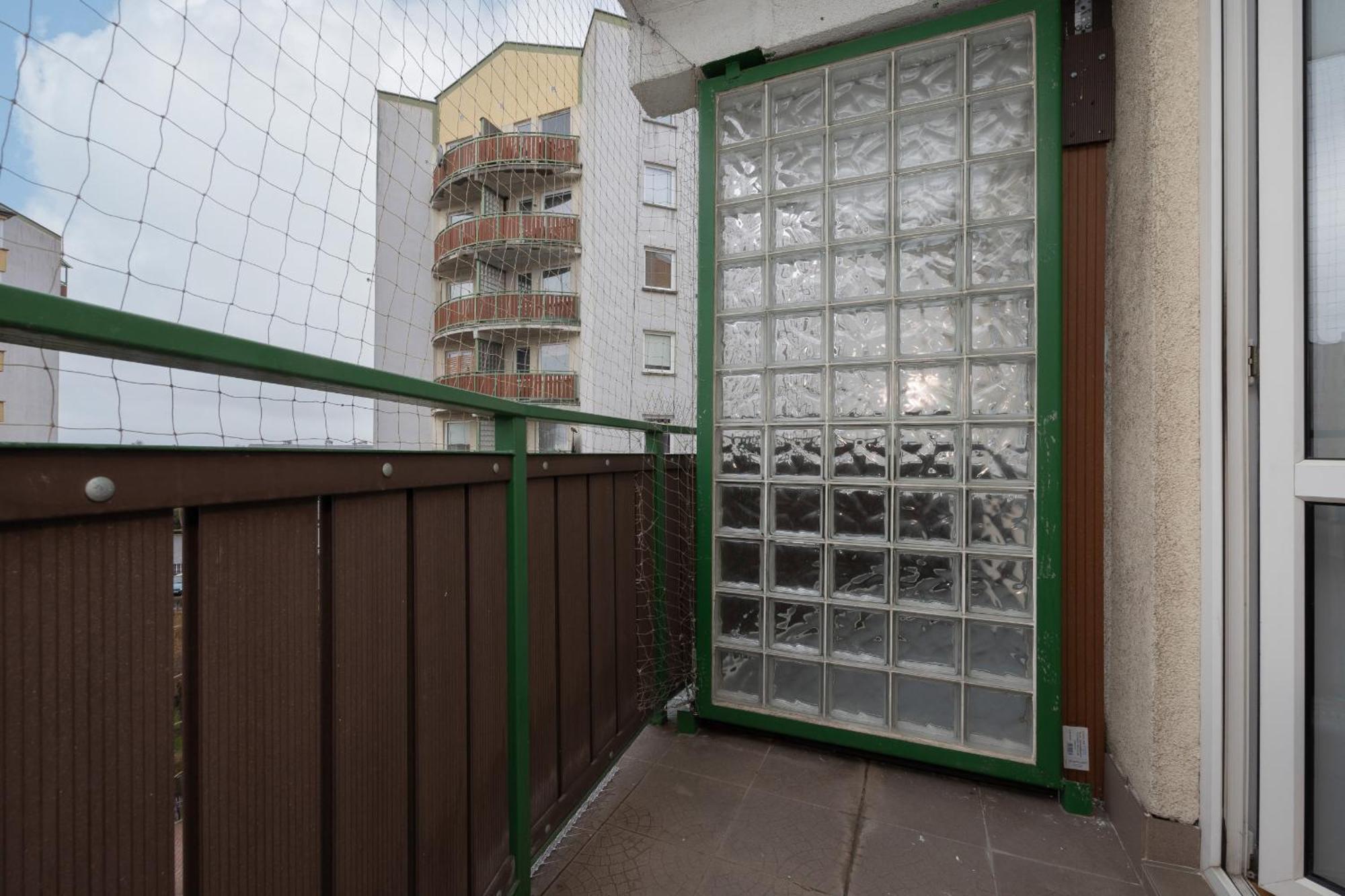 Apartament One-bedroom With Two Balconies In By Renters *
