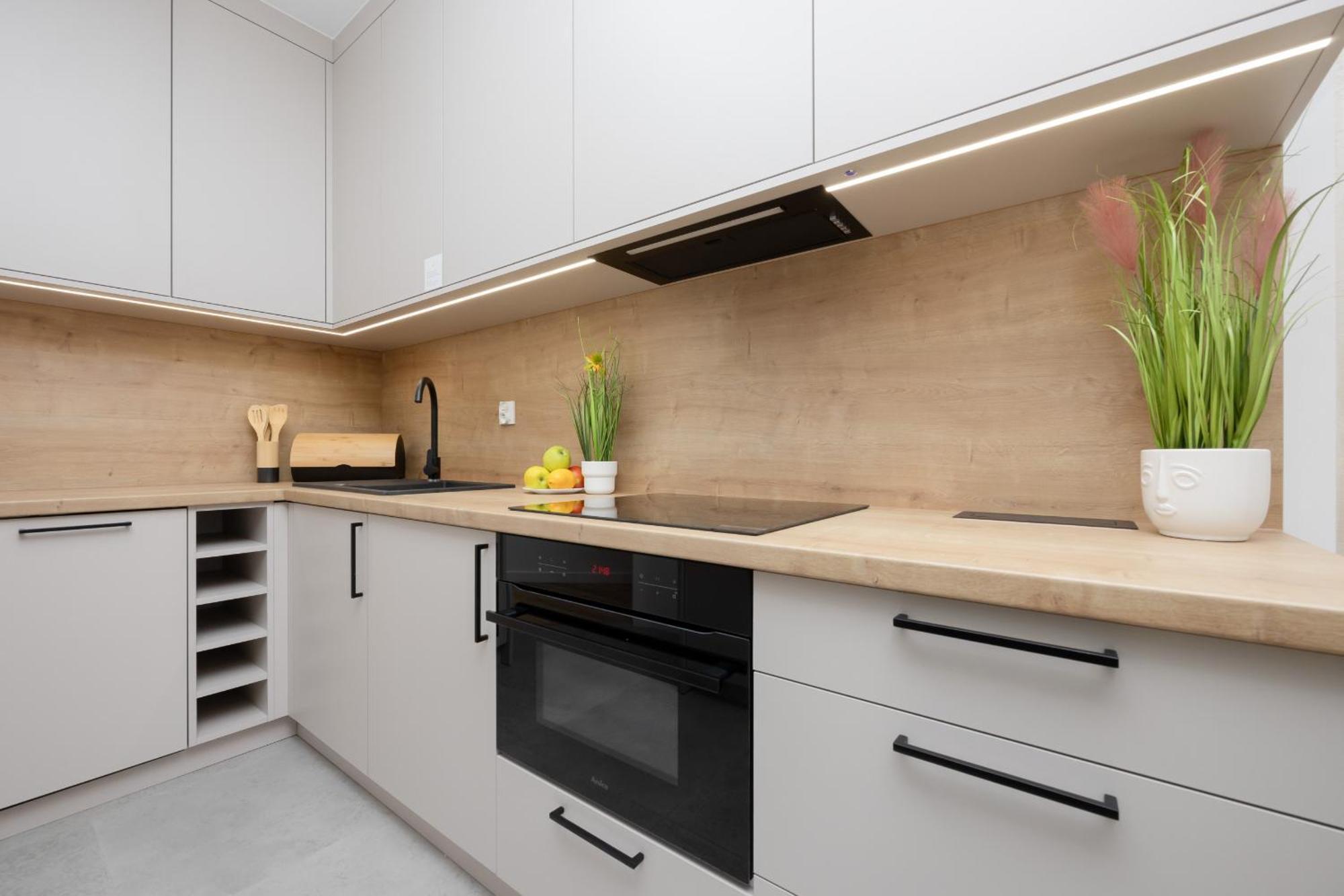 Apartament One-bedroom With Two Balconies In By Renters *