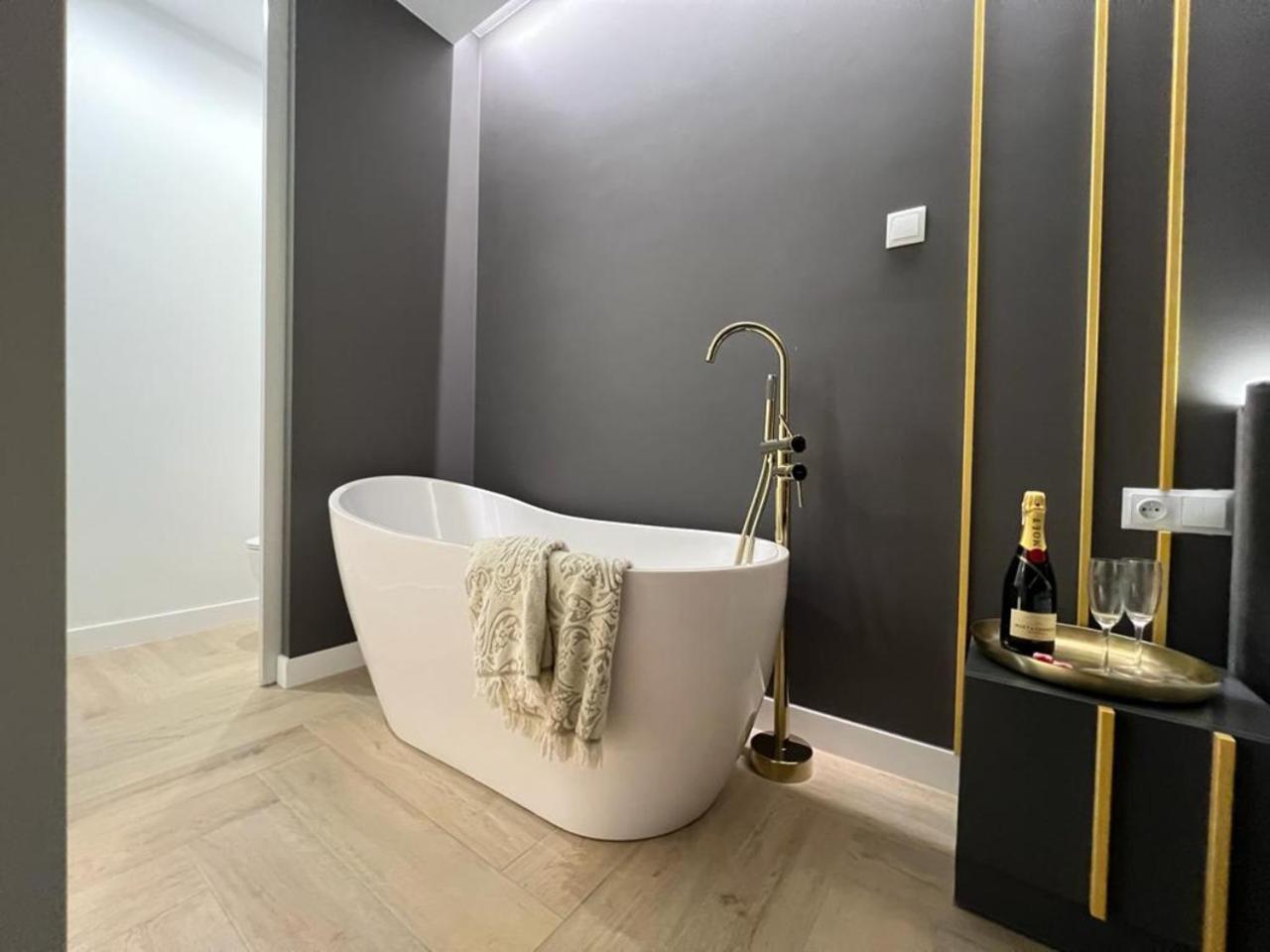 Vipwarsawapartments Pl Gold Mennica