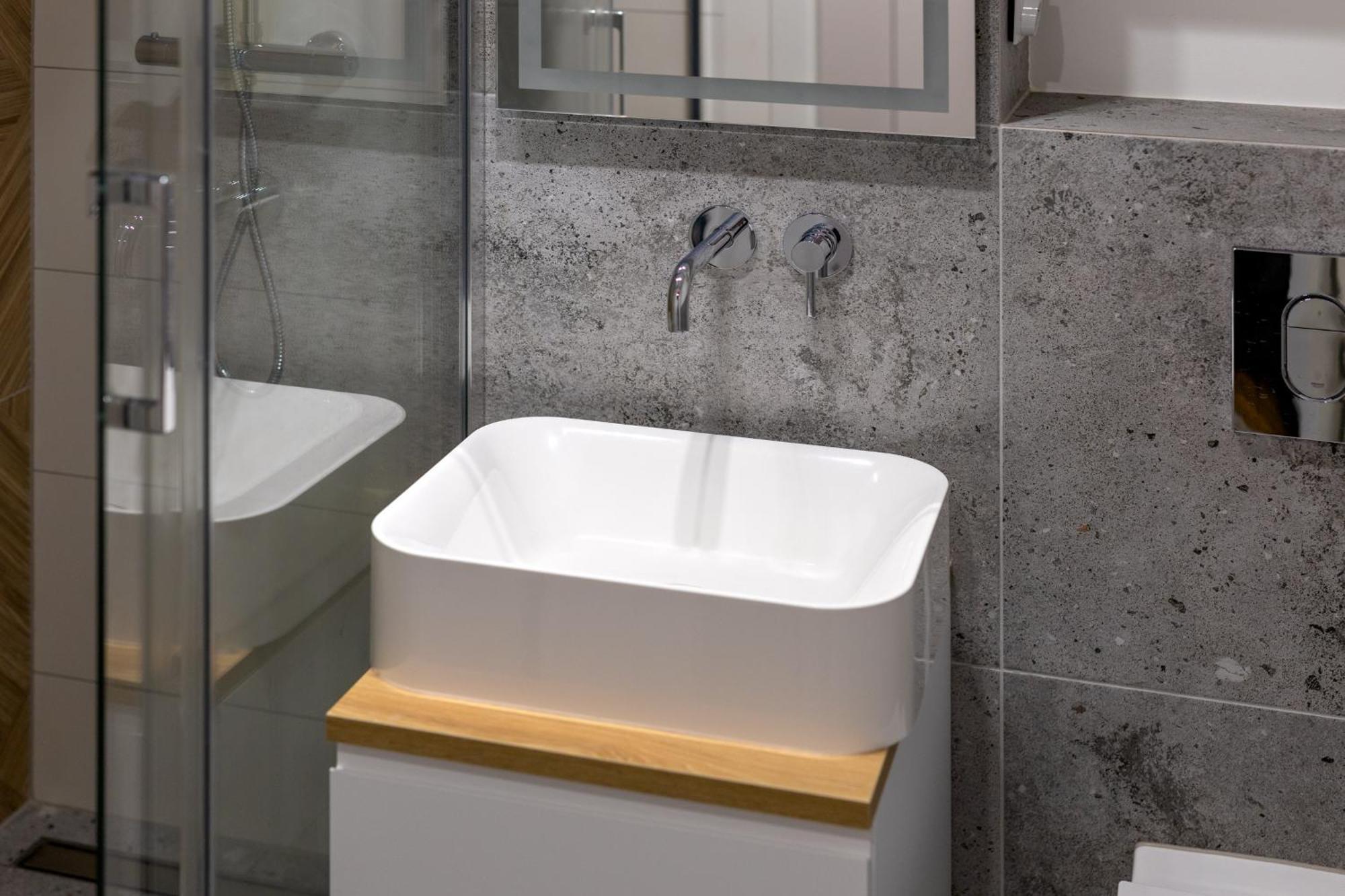 Muranow Modern With Balcony Ecru Wwa70