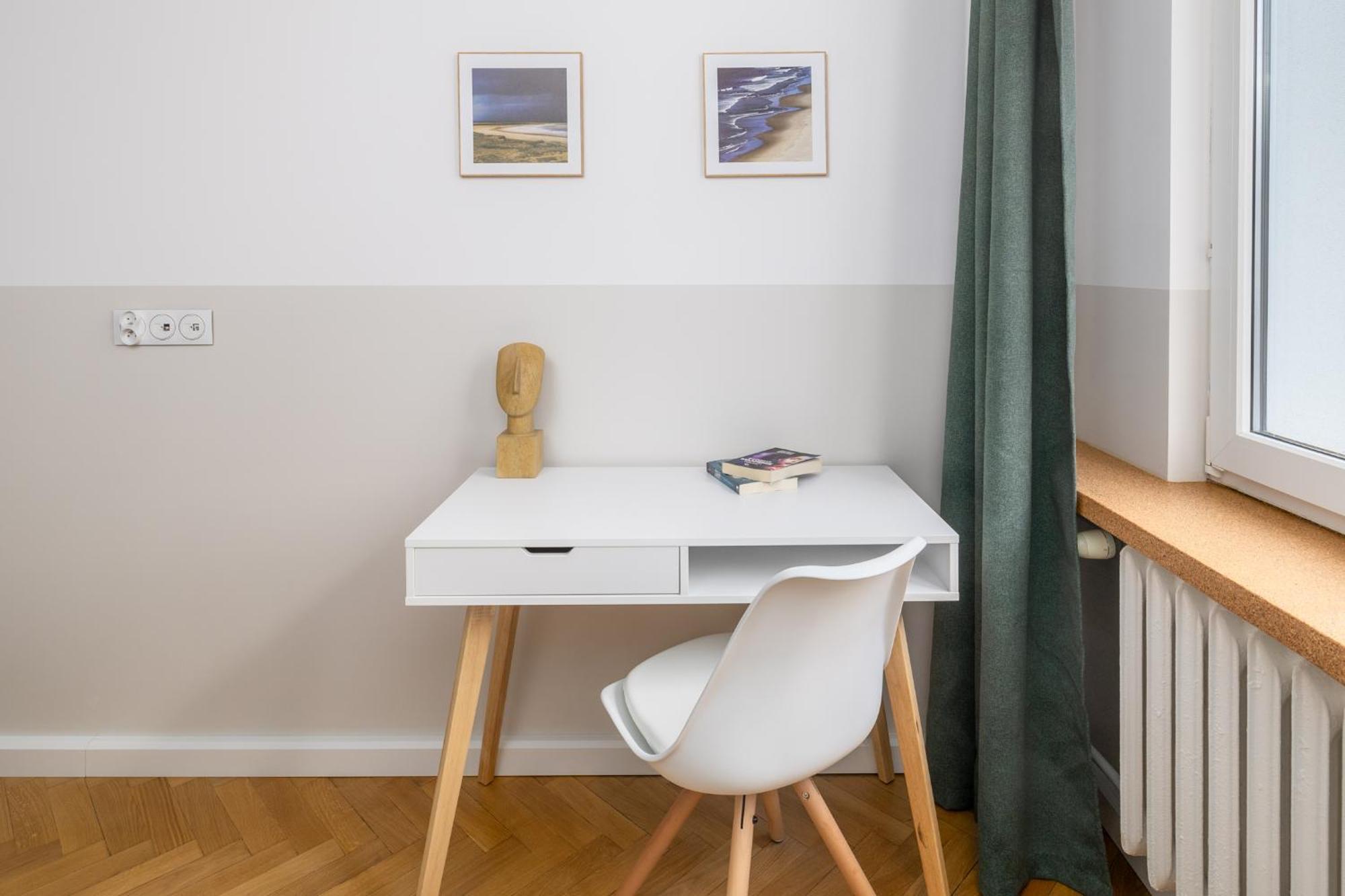 Muranow Modern With Balcony Ecru Wwa70 Apartment