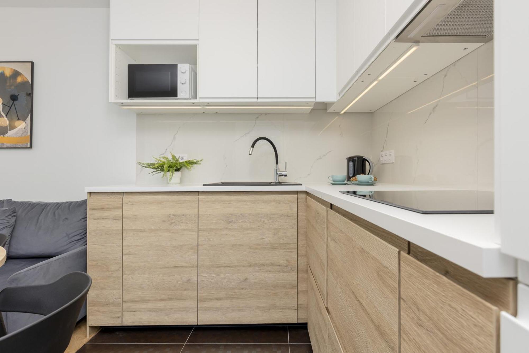Apartment Aleja Solidarnosci Modern & Cozy Downtown By Renters *