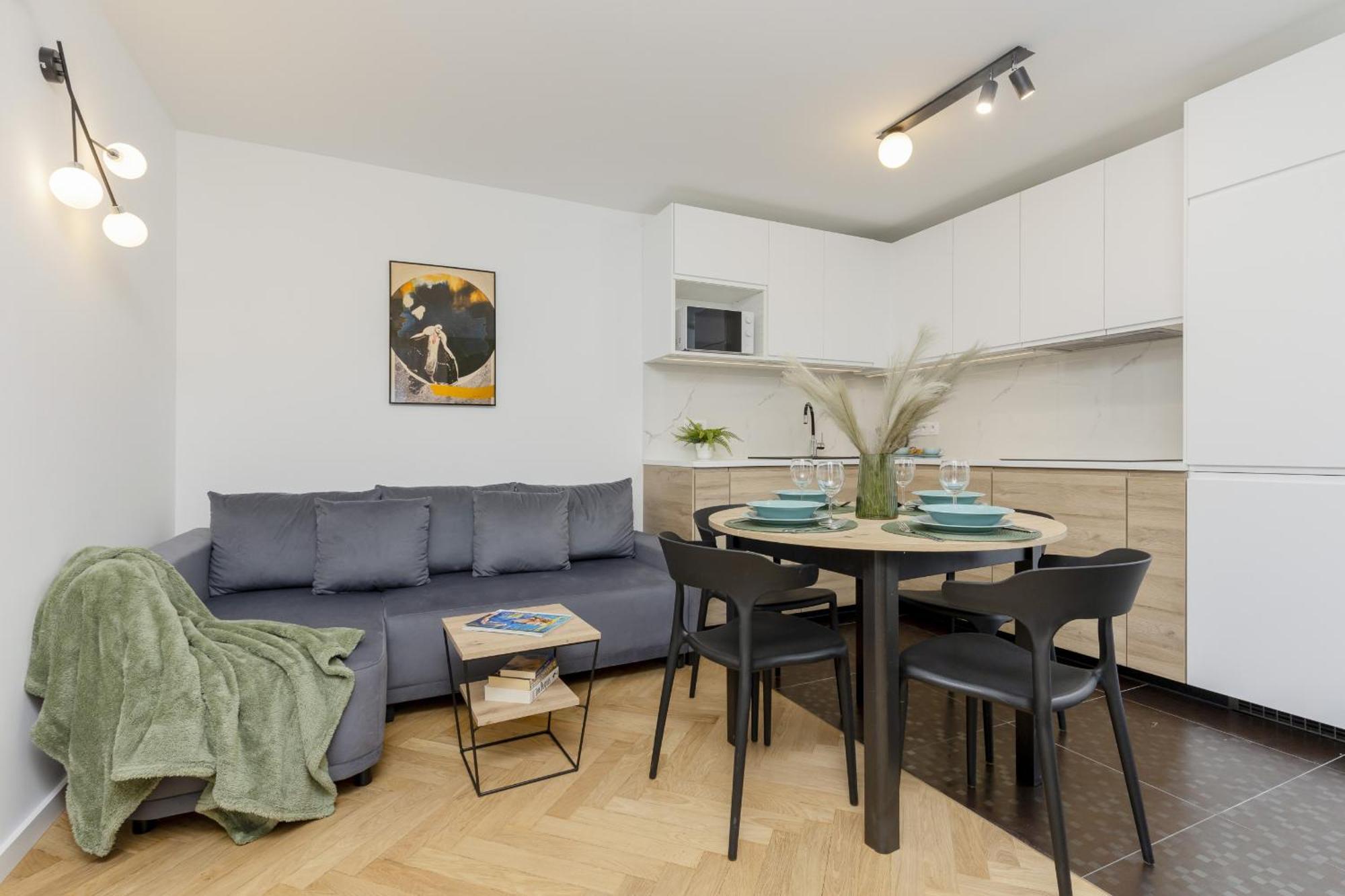 Aleja Solidarnosci Modern & Cozy Downtown By Renters Apartment *