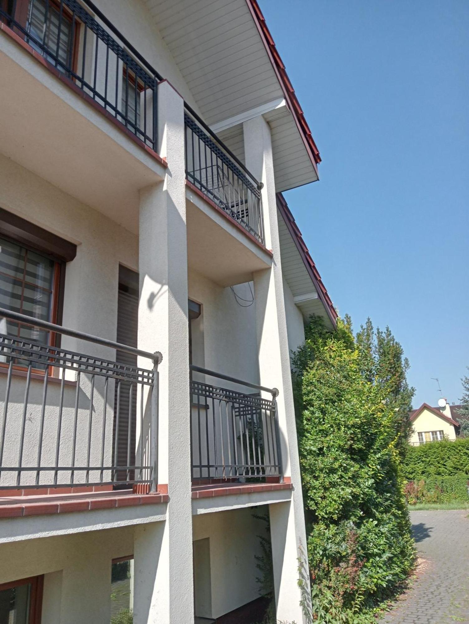 Krasnowolska Airport - Self Check-in Hostel *