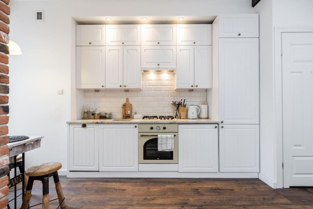 Chmielna Studio, Railway Station Apartment