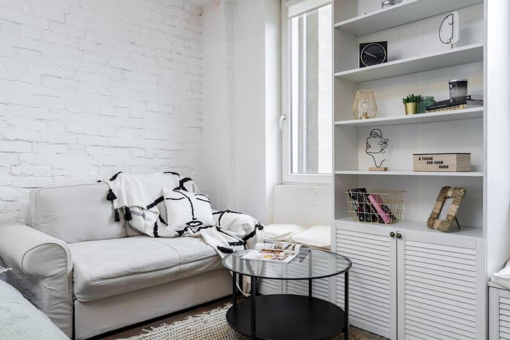 Chmielna Studio, Railway Station Apartment