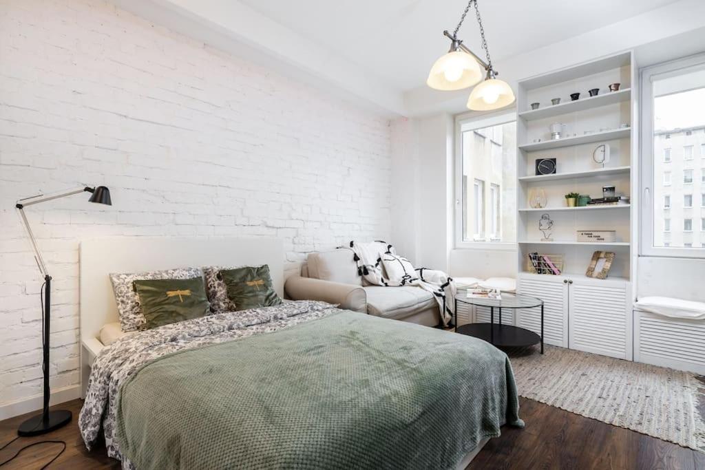 Chmielna Studio, Railway Station Apartment