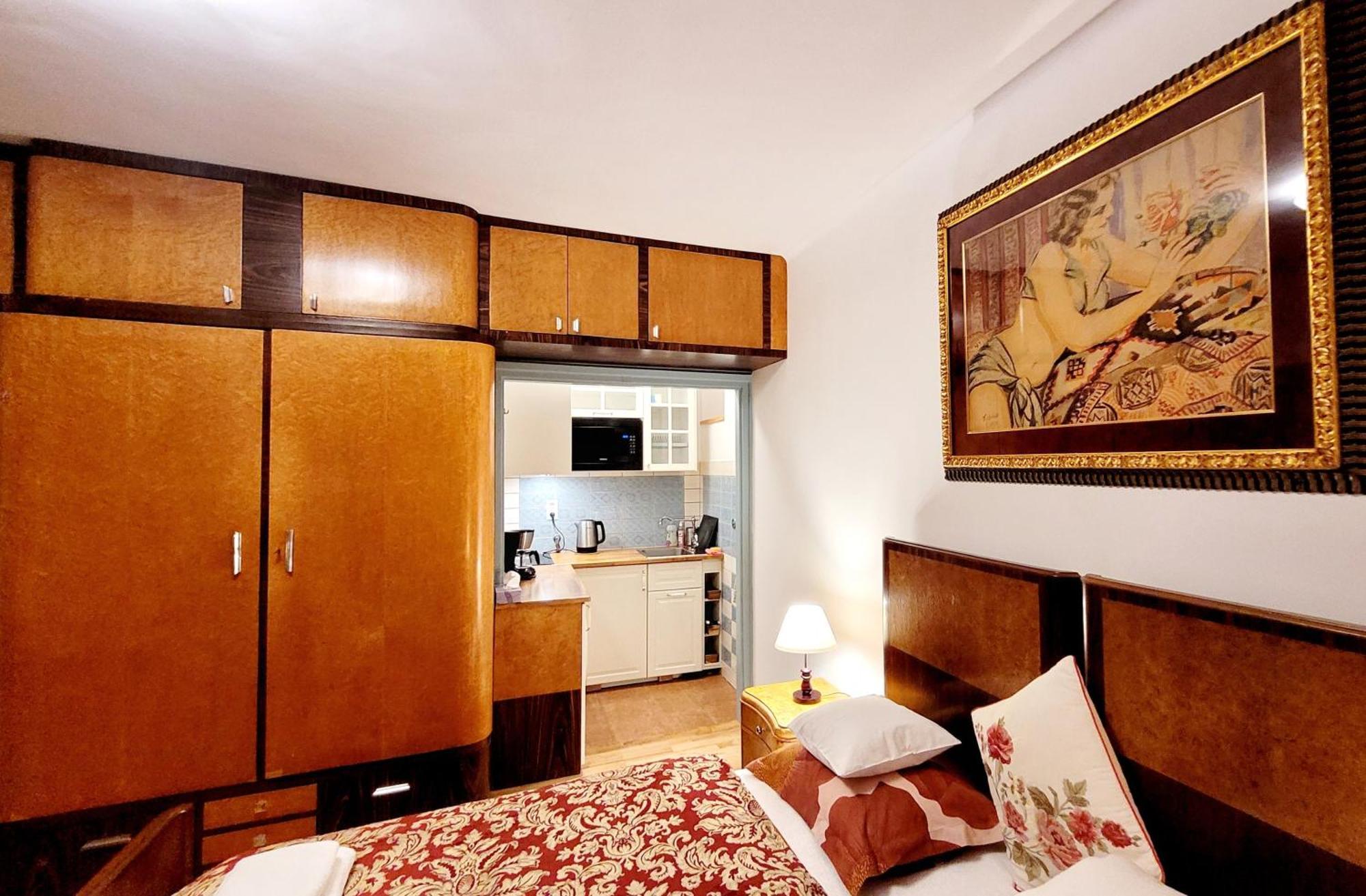 Balladyny7 Art Deco Swiatlowod Apartment Warsaw