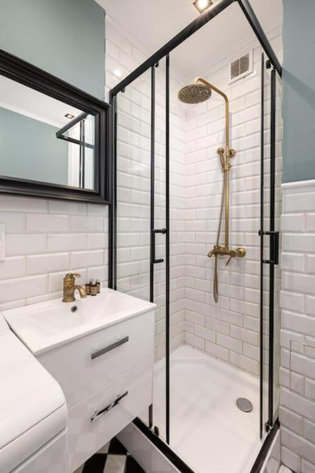 Ecru Elegant & Charming With Bedroom Wwa15 Apartment *