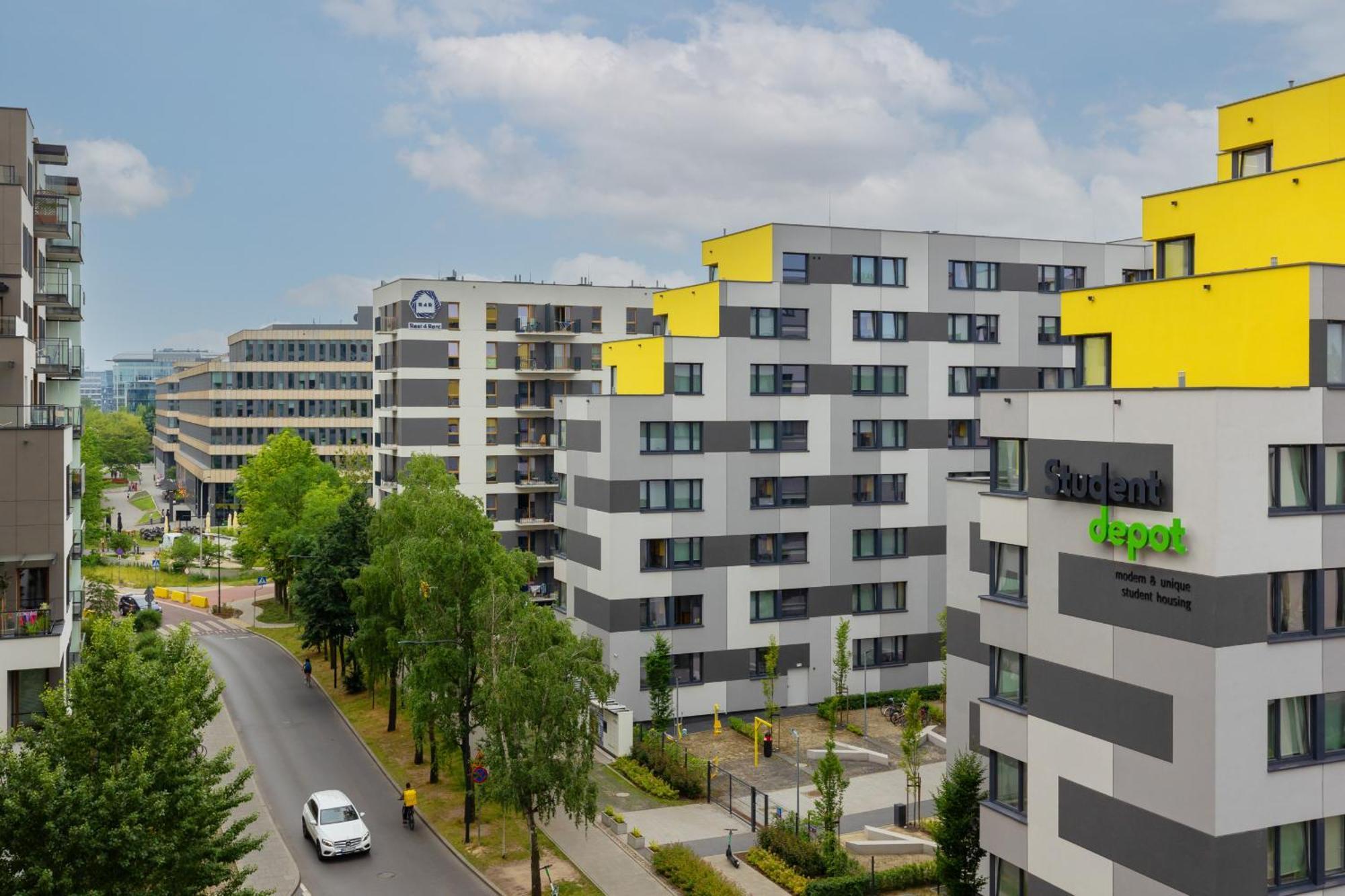 Woronicza With Balcony In Warsaw's Mokotow By Renters