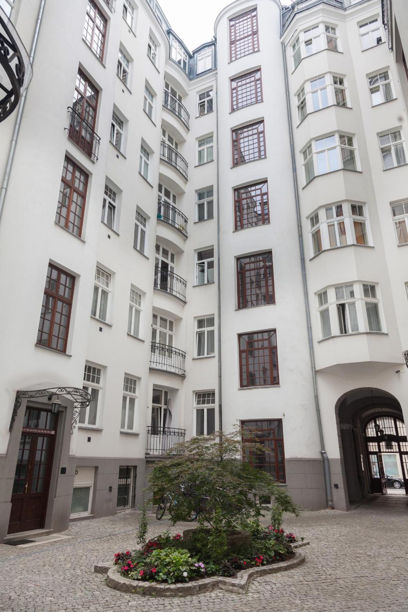 Art Wilcza Street Apartment Warsaw