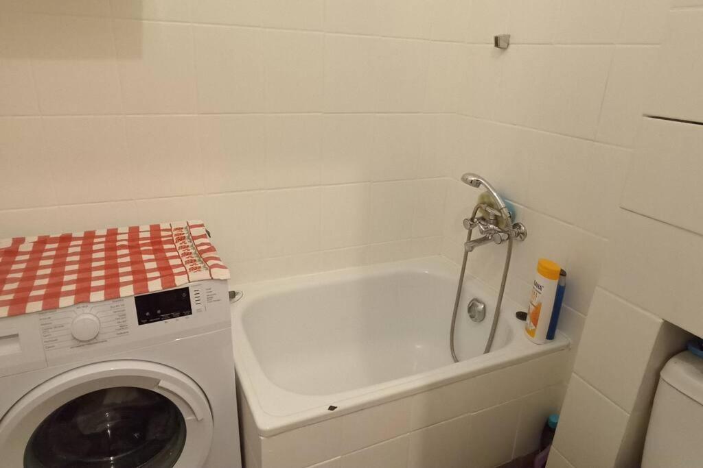 Entire Studio In The City Center *