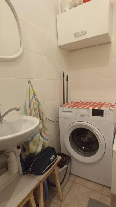Entire Studio In The City Center Apartment *