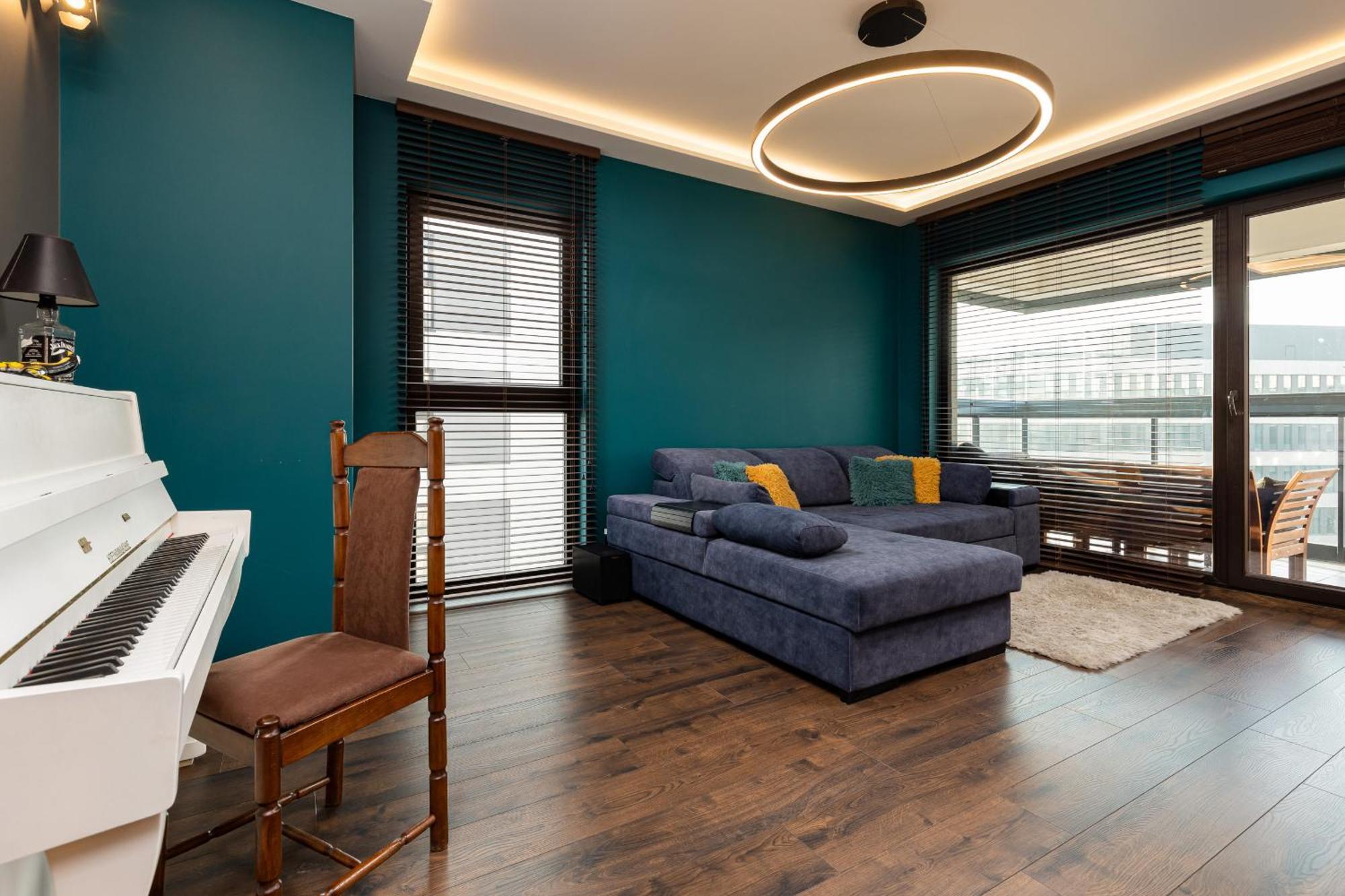 Emerald With Parking By Renters