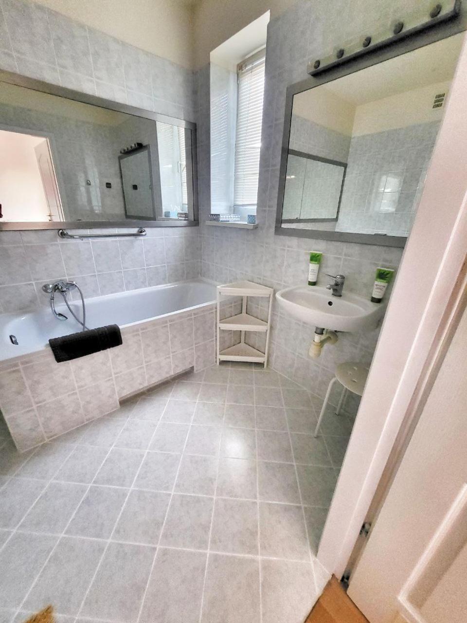 Apartment Przy Alejach Jerozolimskich Warschau