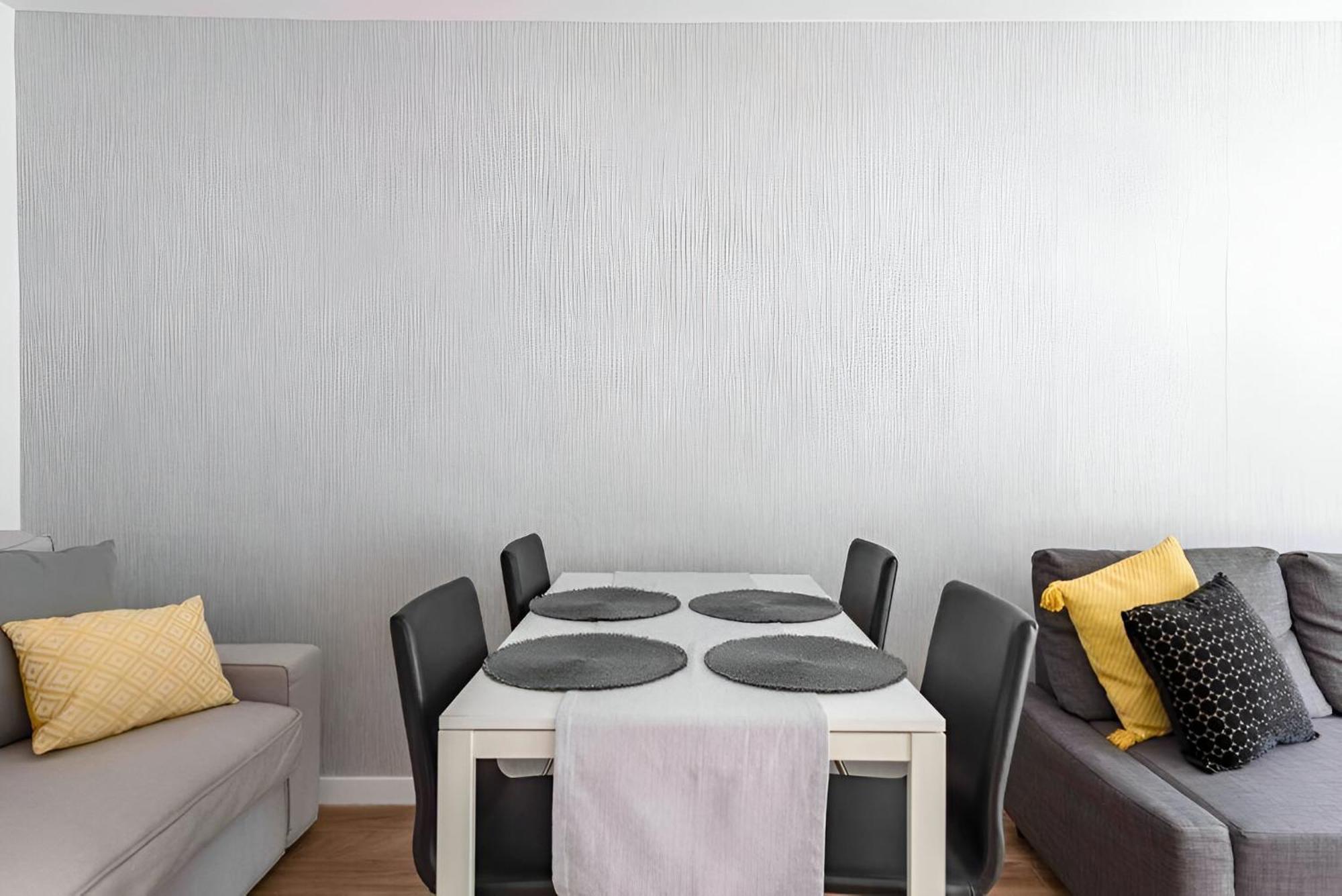 Leisure Central Zlota Lovely 2 Bedroom Apartment *
