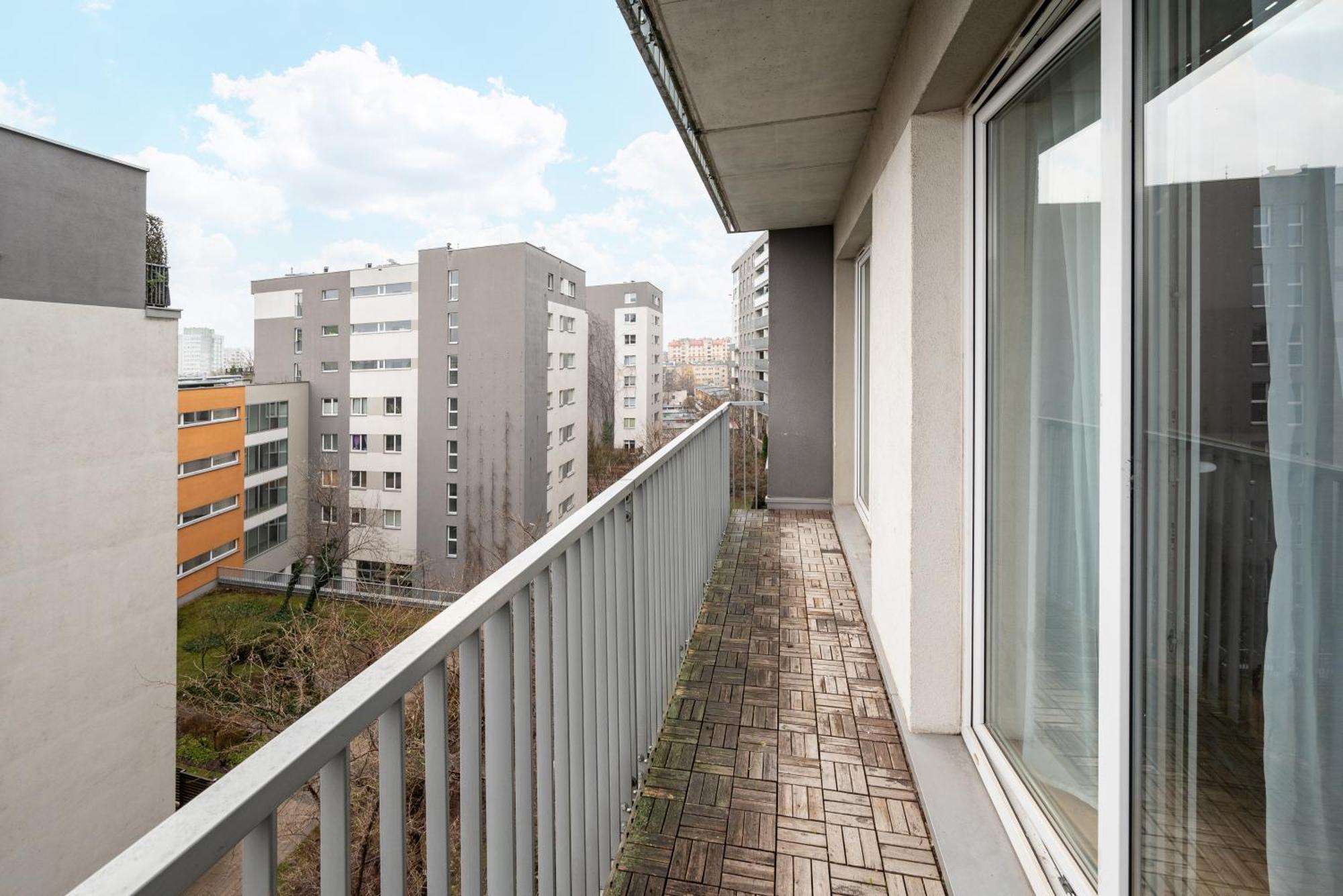 Metro Mlynow Homely Apartment Warsaw