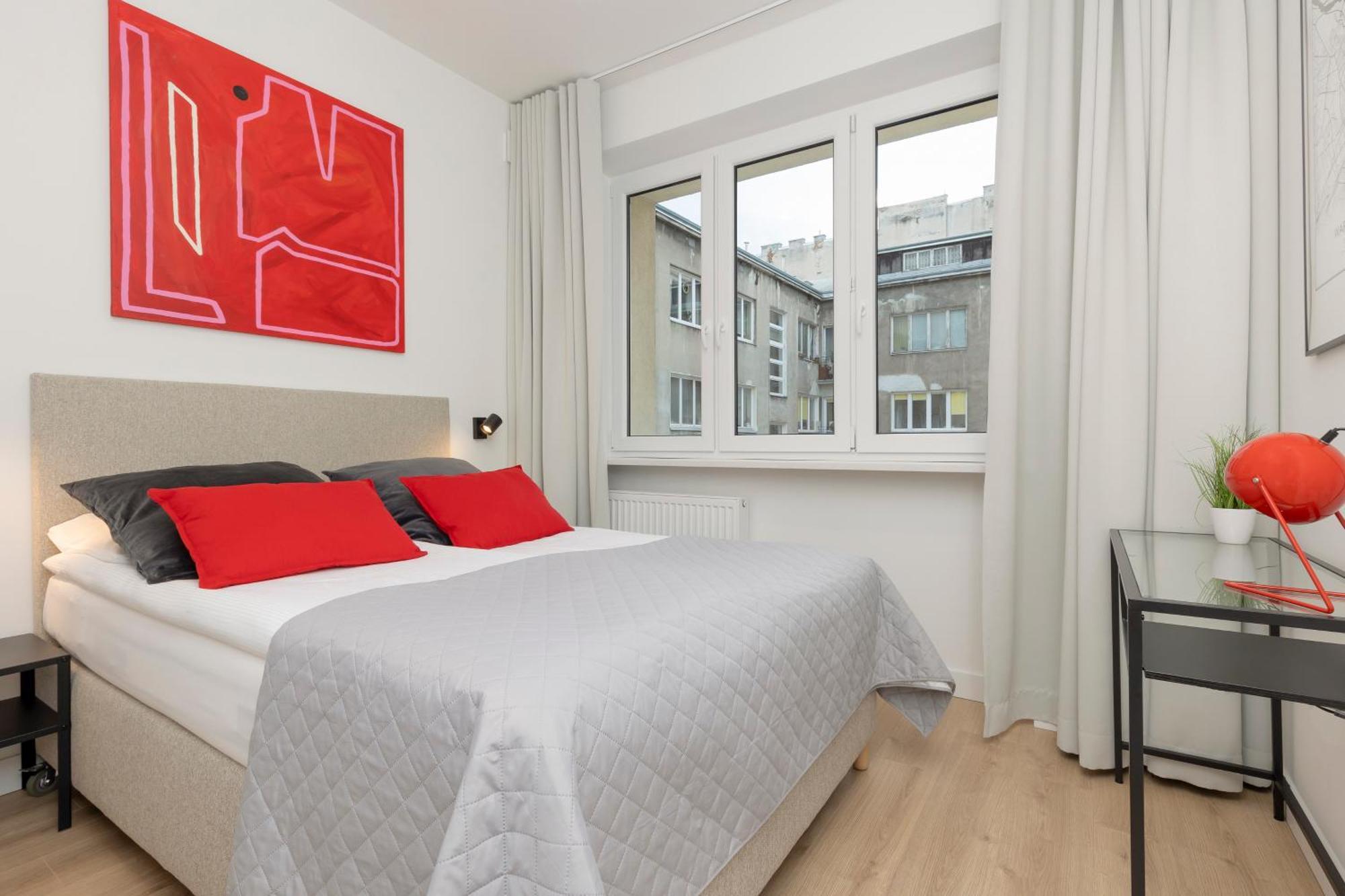 Amazing Spacious In Center By Renters Warszawa