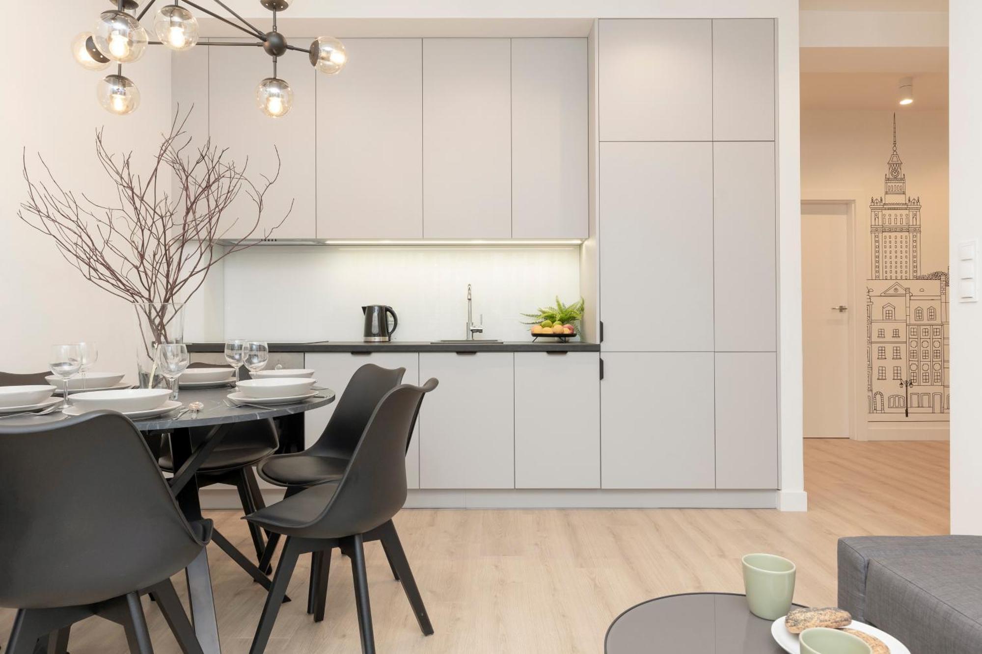 Amazing Spacious In Center By Renters