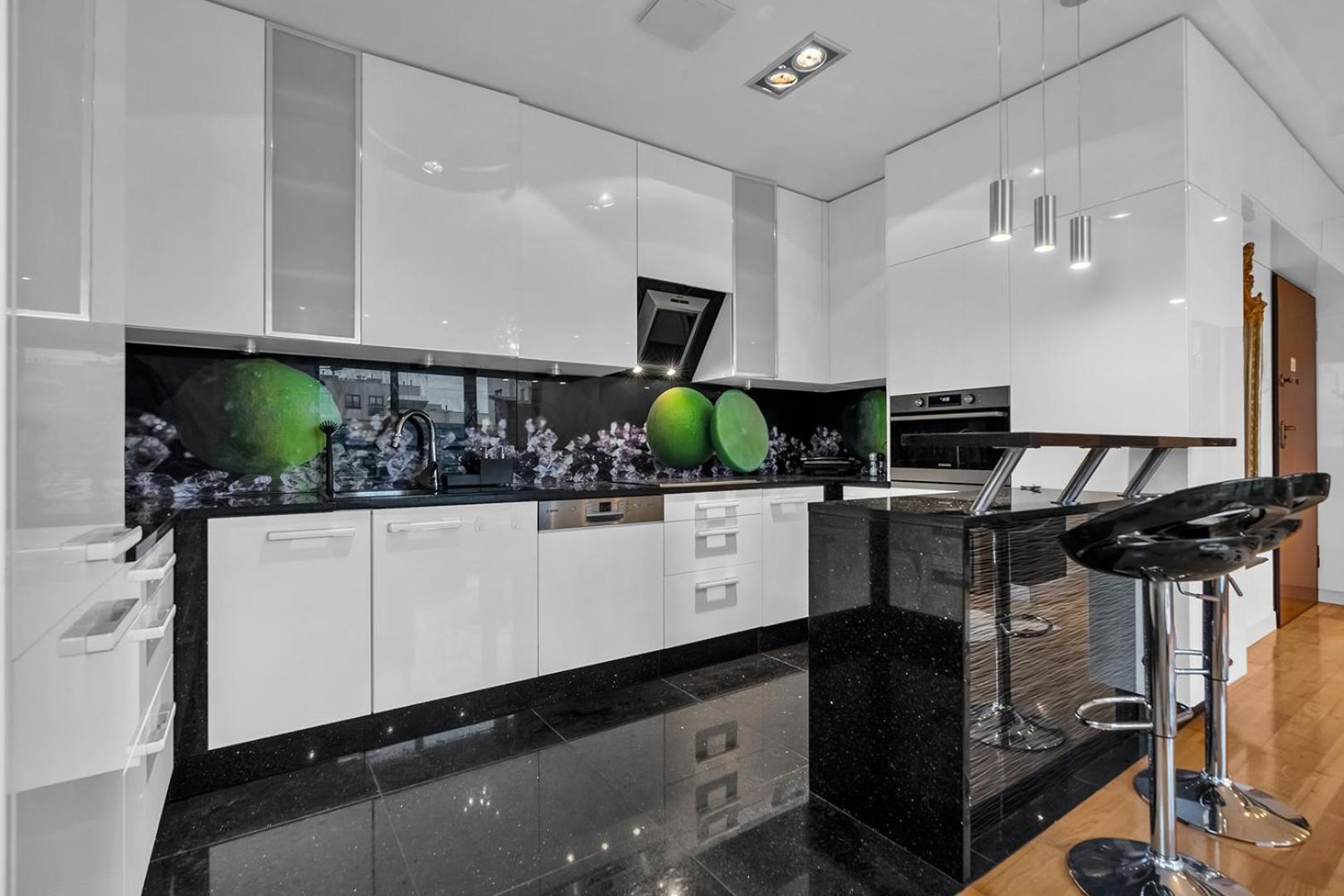 Sokratesa Business - 52m2 Terrace, Parking, Metro Nearby - By Rentujemy Warsaw