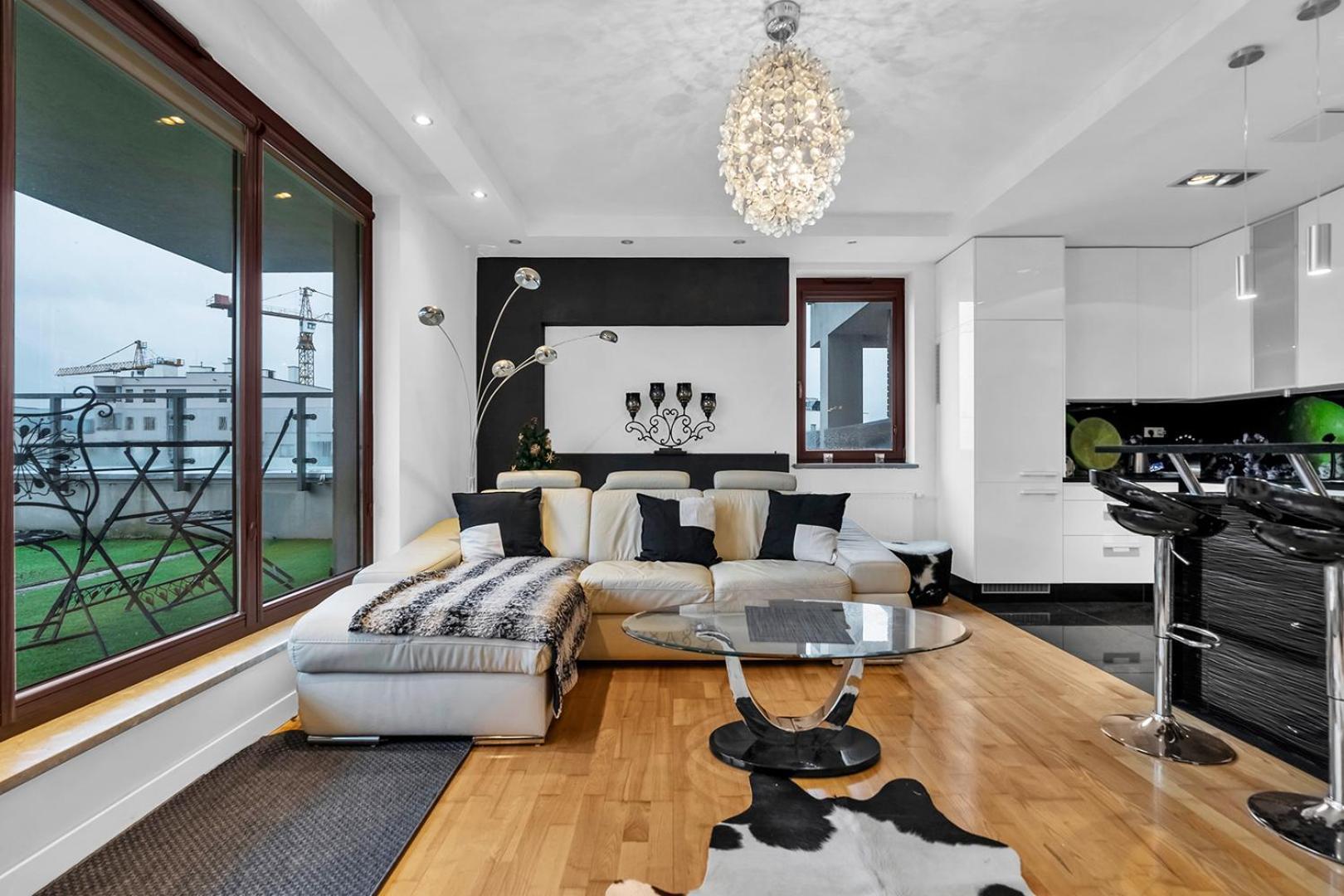 Sokratesa Business - 52m2 Terrace, Parking, Metro Nearby - By Rentujemy *