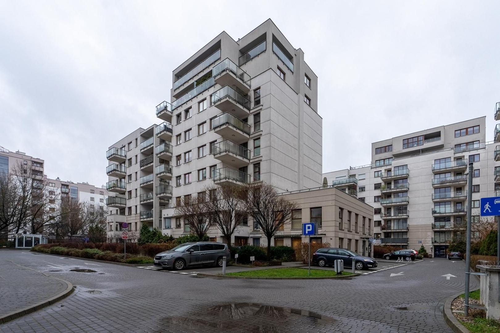 Sokratesa Business - 52m2 Terrace, Parking, Metro Nearby - By Rentujemy *