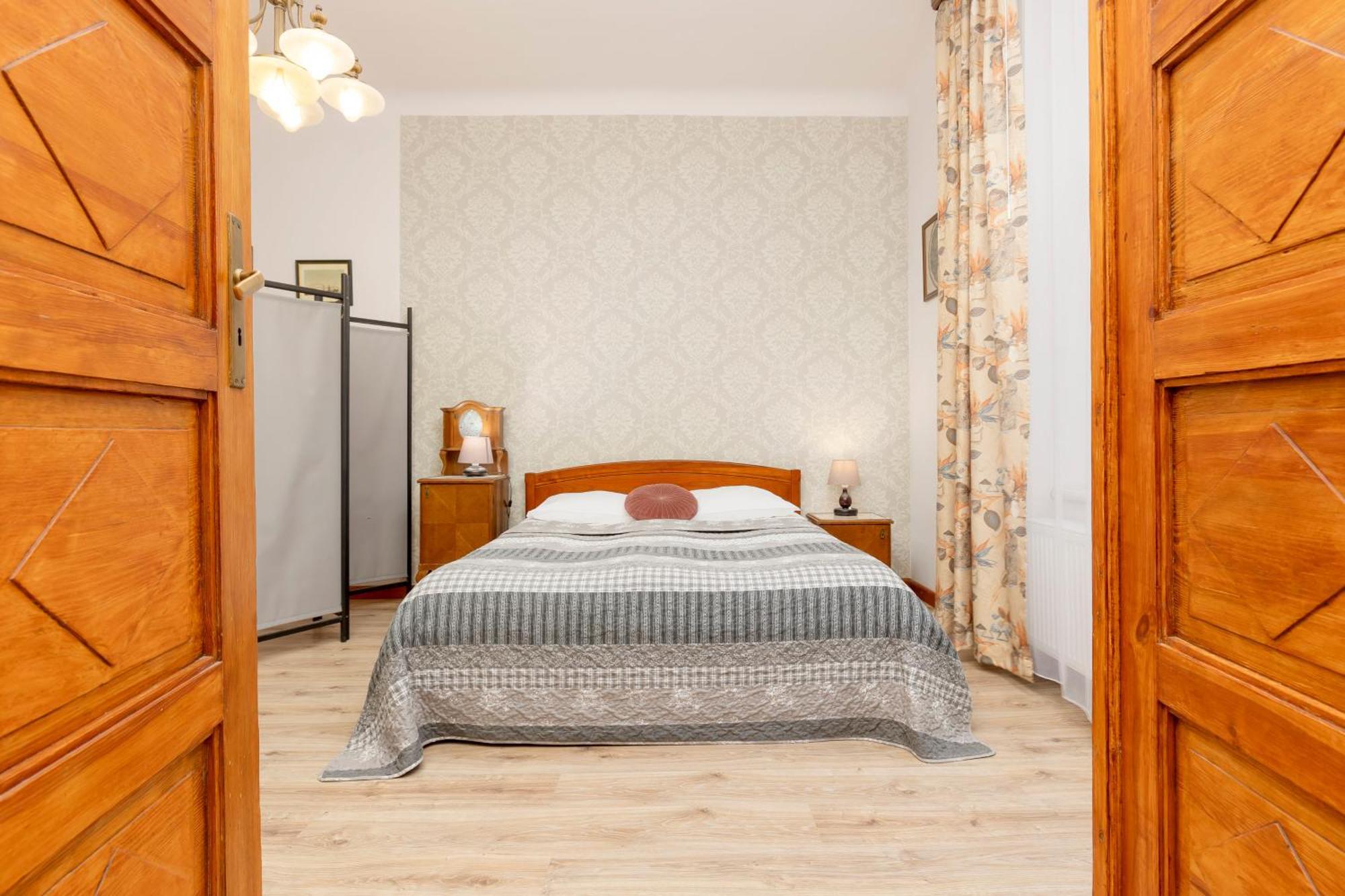 Vintage Praga By Renters *