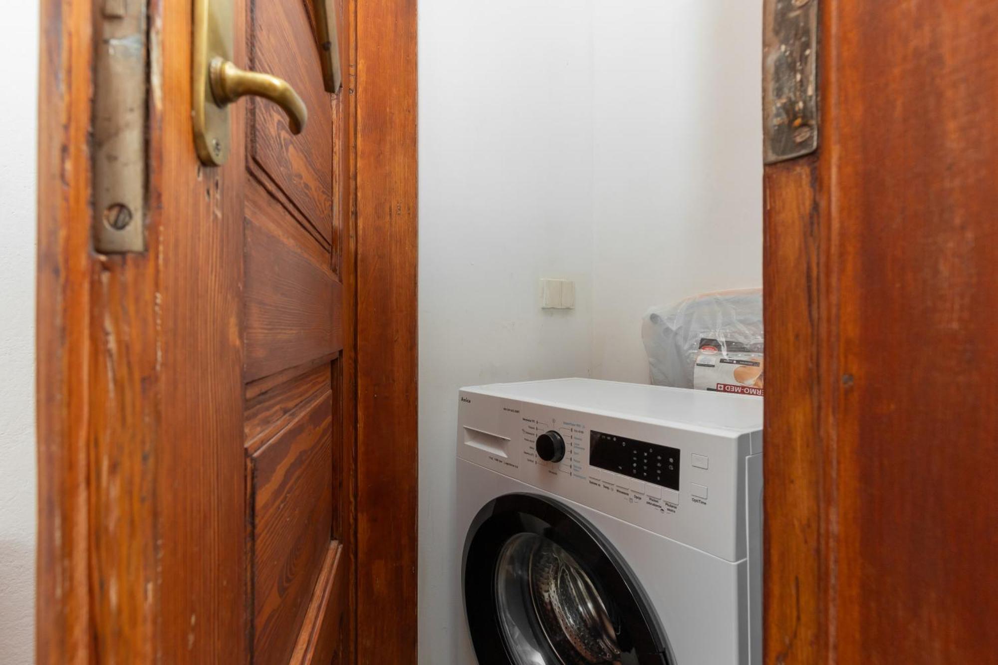 Vintage Praga By Renters *