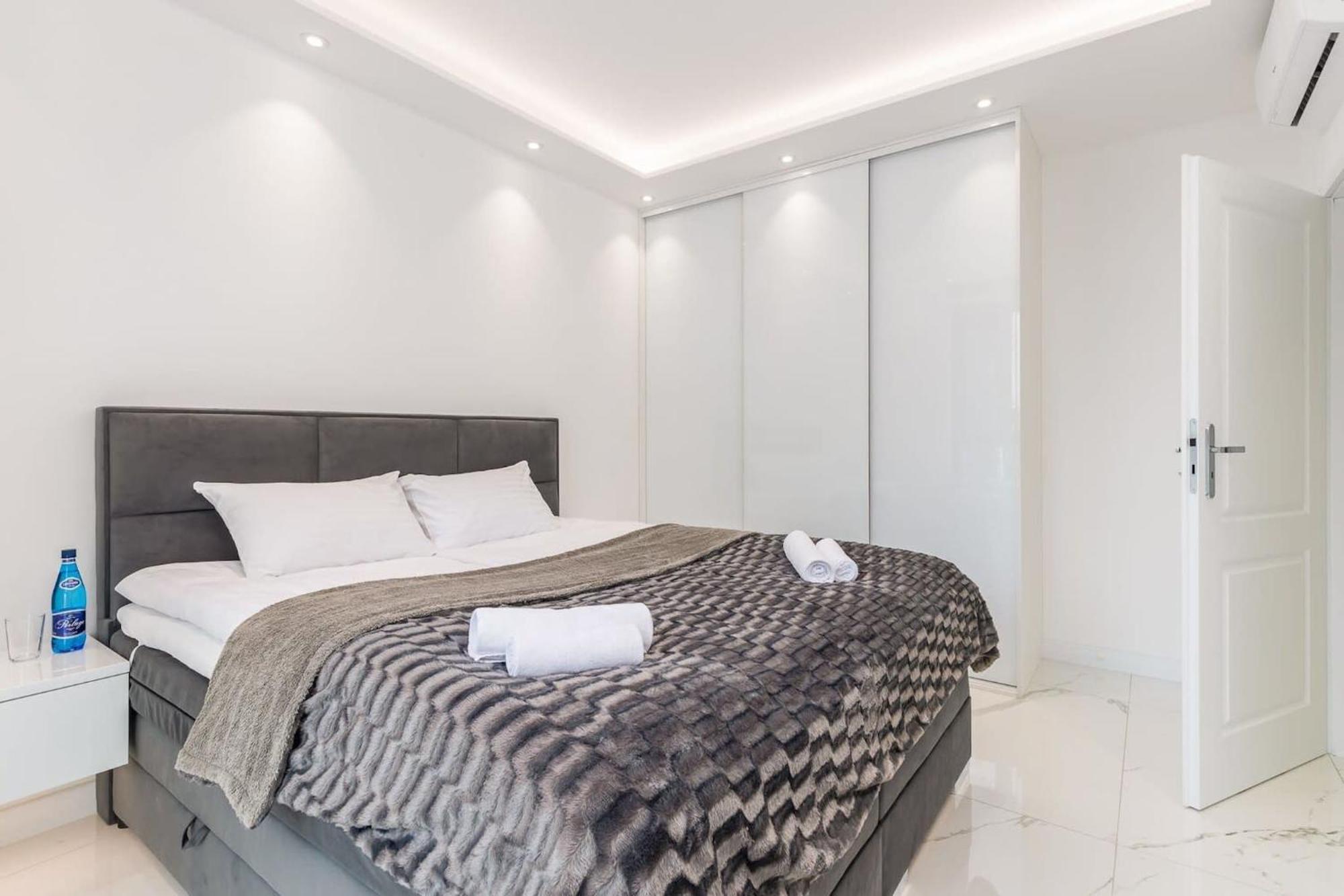 Apartment Karolkowa 28 - Prestigious With Balcony By Renters Prestige