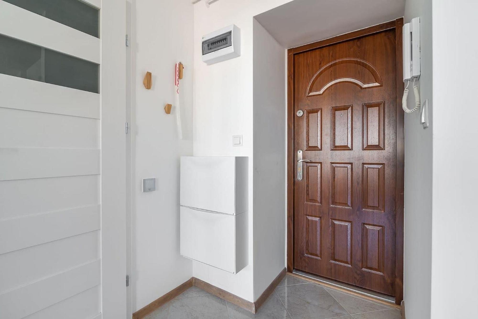 Navy Aesthetic With Balcony By Renters Apartament Warszawa